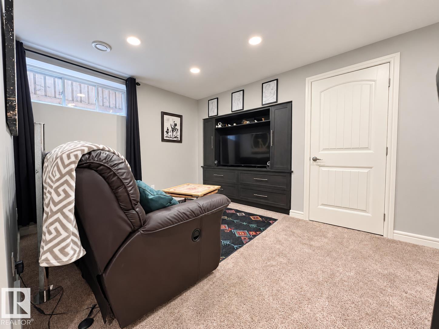 https://zimg.paragon.ice.com/ParagonImages/Property/PM/RAE/225423635/24/0/0/4e3065542a0cc5ec85f5396dce1e2972/1/20478d4b0edb249c8610e1be972c81e8/225423635-d30cb52b-c3be-4251-b195-6c52b8725bd2.JPG