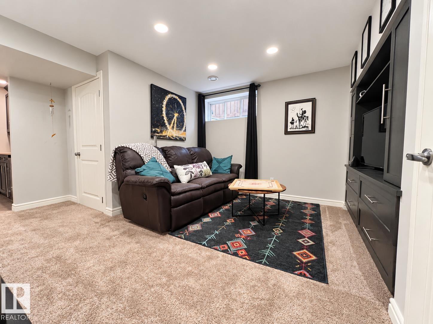 https://zimg.paragon.ice.com/ParagonImages/Property/PM/RAE/225423635/25/0/0/3b295979a4b4d7215507cfdd4b8e4a32/1/20478d4b0edb249c8610e1be972c81e8/225423635-3f546465-2588-4e08-a897-7b634a11a35e.JPG