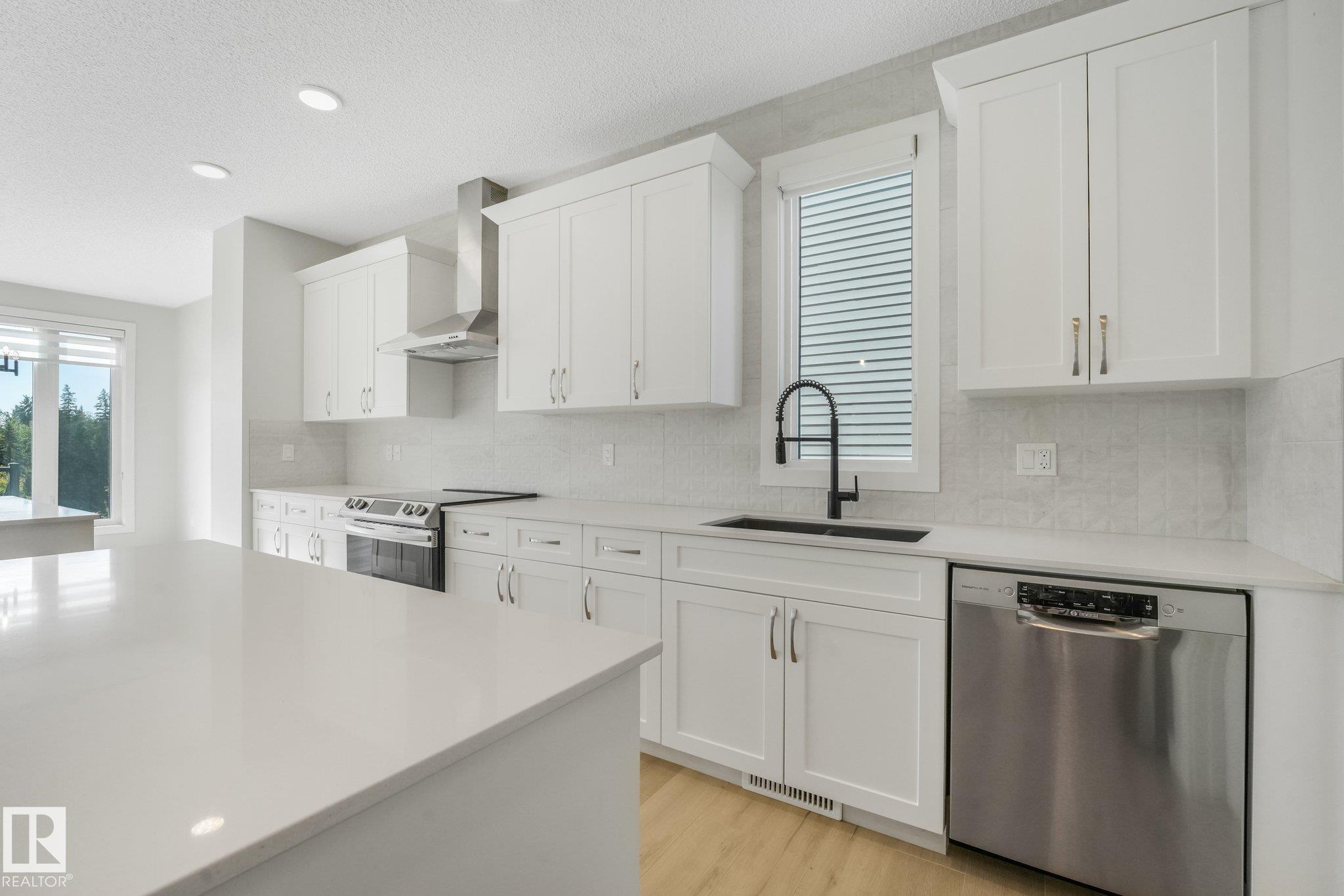 Photo 10 at 417 Edgemont Road NW, Edgemont, Edmonton