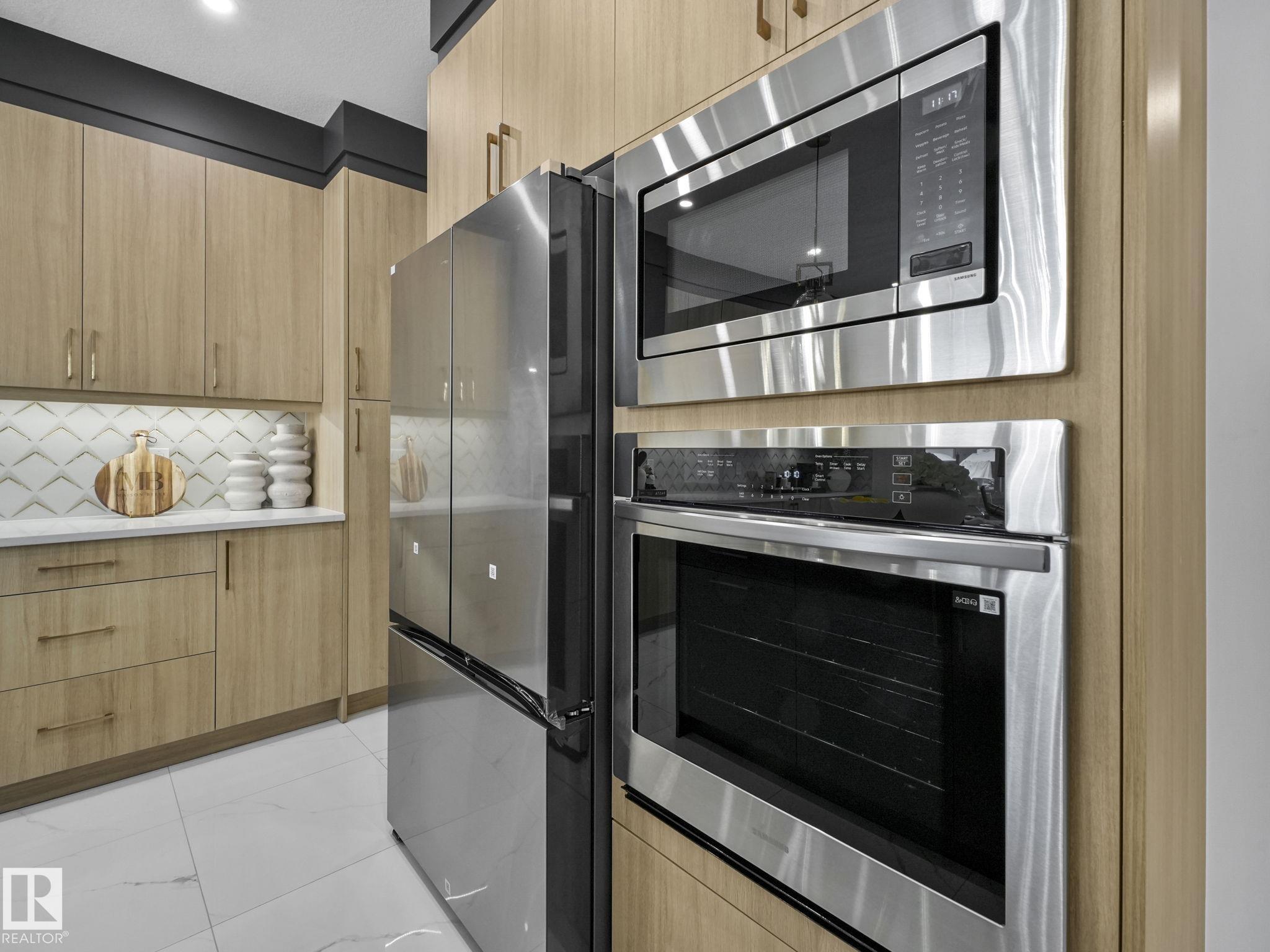 https://zimg.paragon.ice.com/ParagonImages/Property/PM/RAE/225423859/13/0/0/c352f32a93ae090203dd65499d1e5049/1/86695579d901f6888613b796ffbd26d7/225423859-ac4561b0-d9a5-48a7-b6f4-38fc126533b9.JPG