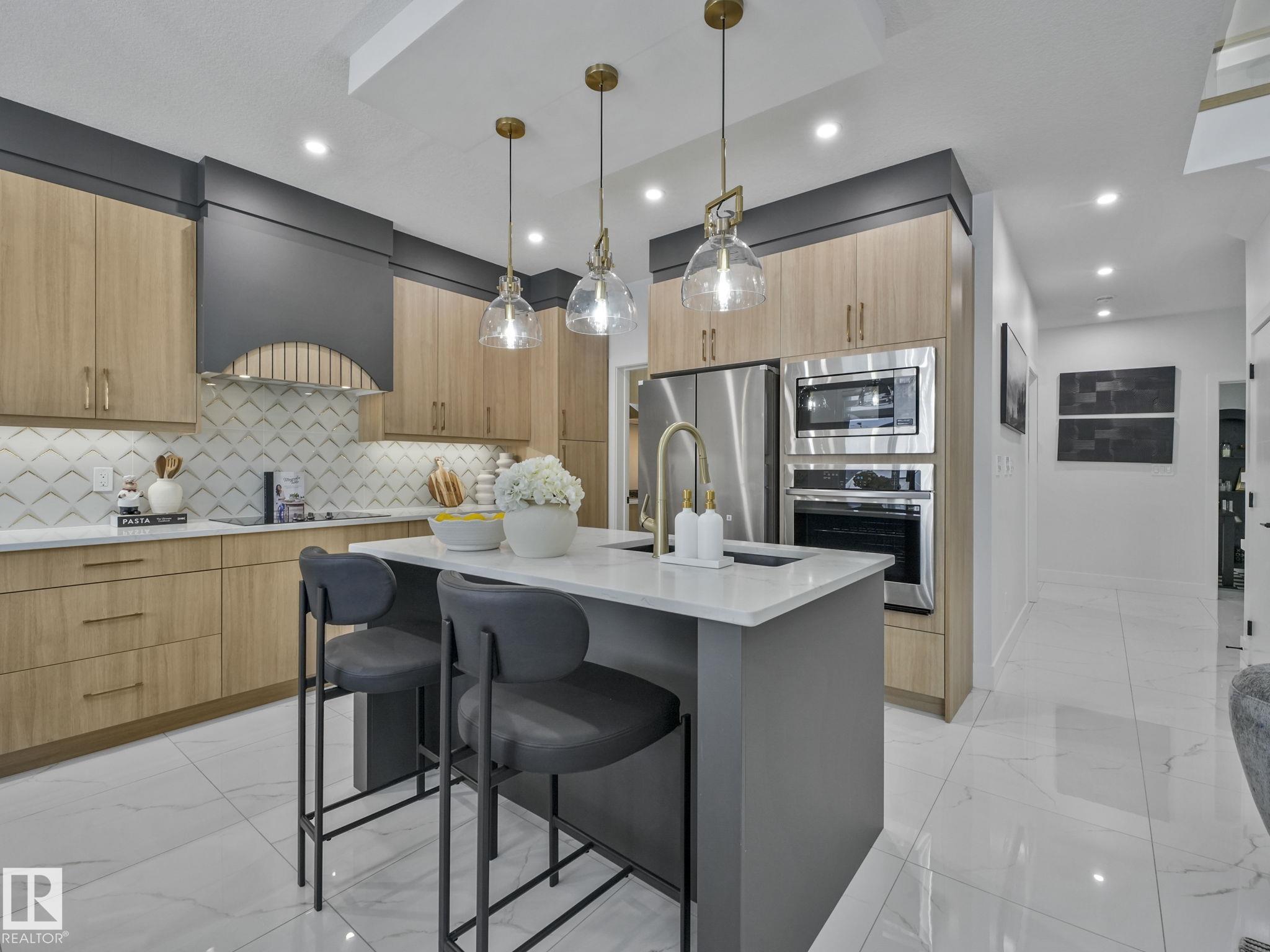 https://zimg.paragon.ice.com/ParagonImages/Property/PM/RAE/225423859/14/0/0/1e2021e5321b7ae2a86a49435809bc78/1/86695579d901f6888613b796ffbd26d7/225423859-7271d480-10f2-45b1-855a-645c191c635b.JPG