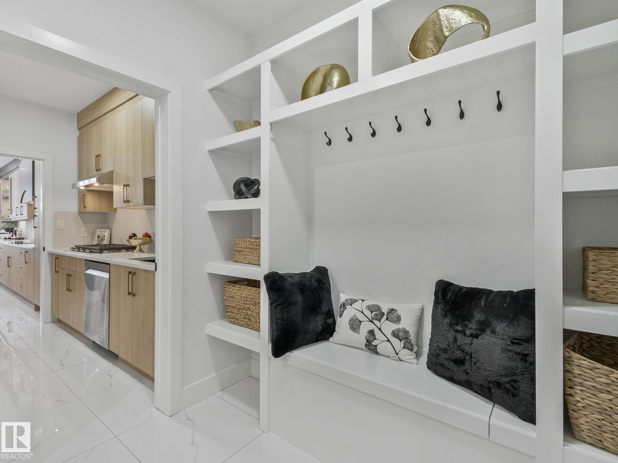 https://zimg.paragon.ice.com/ParagonImages/Property/PM/RAE/225423859/6/0/0/f22dc3ee05be0f16dd922e5d980917d3/1/86695579d901f6888613b796ffbd26d7/225423859-98421dad-f7cf-42a6-b44b-6ff2307ca7b0.JPG