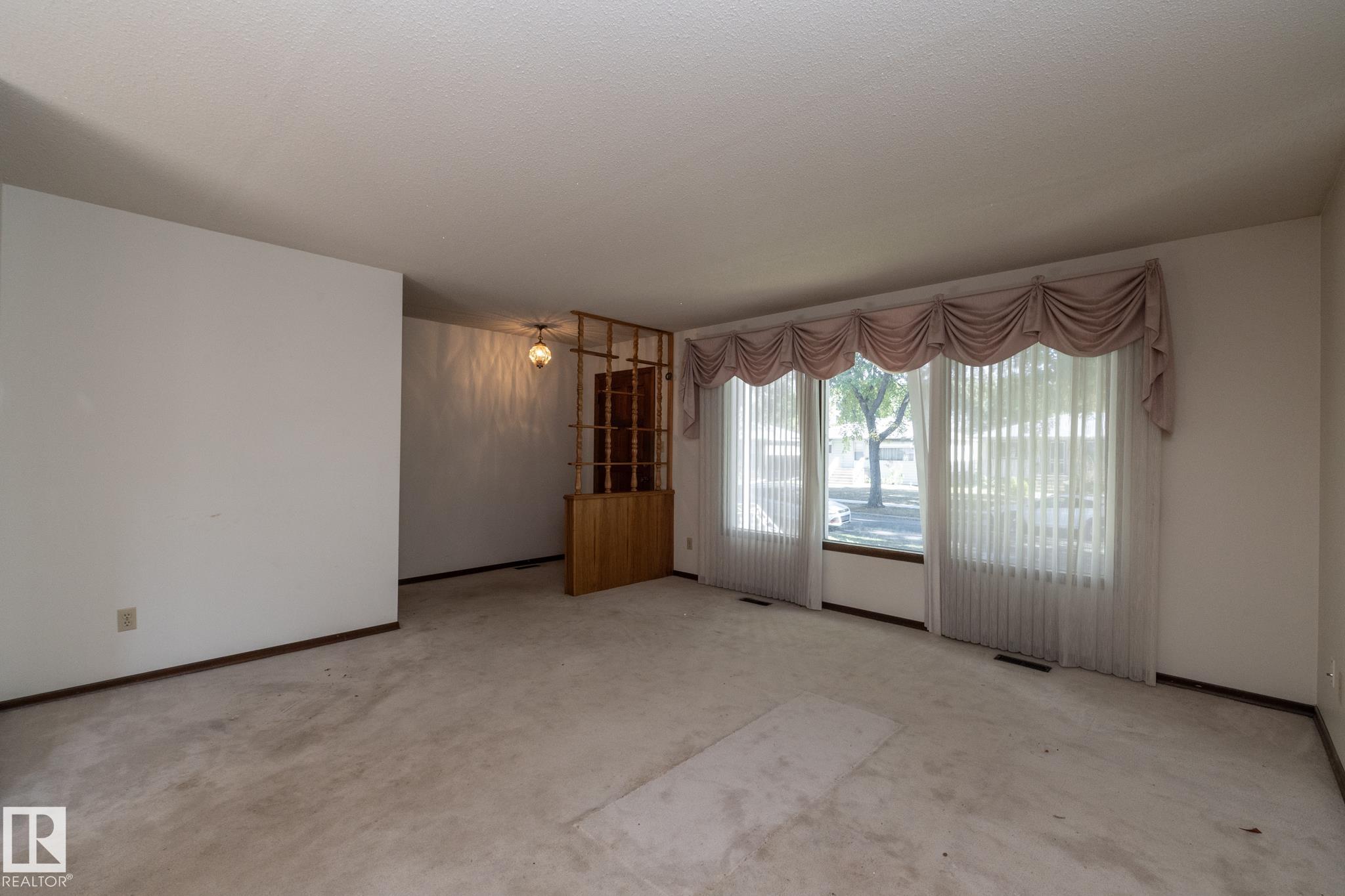Photo 11 at 11322 52 Street NW, Highlands, Edmonton