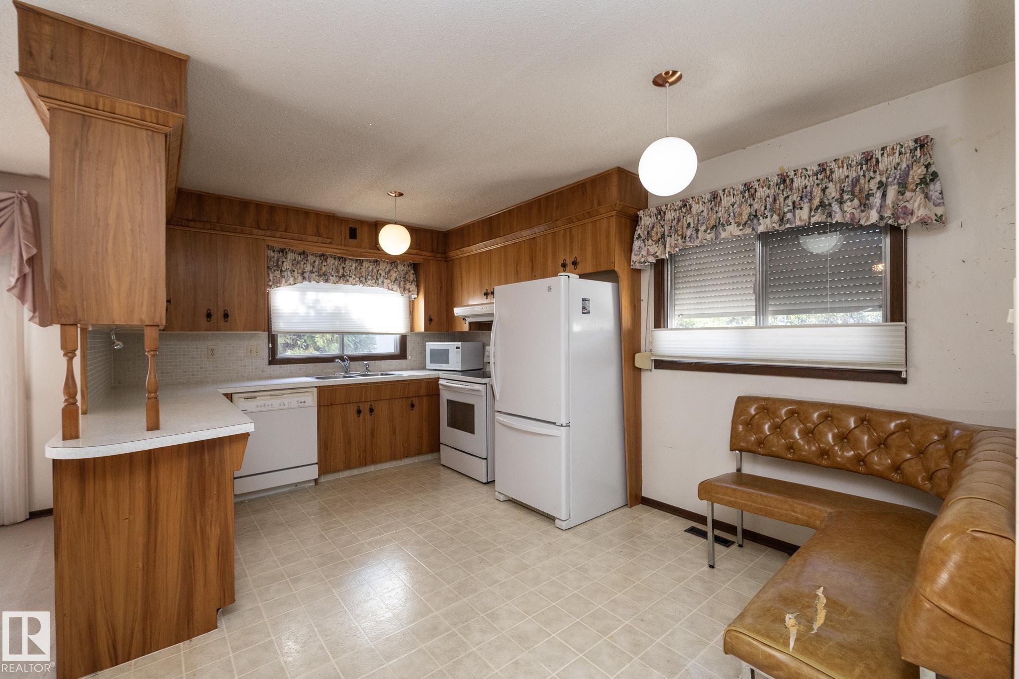 Photo 17 at 11322 52 Street NW, Highlands, Edmonton
