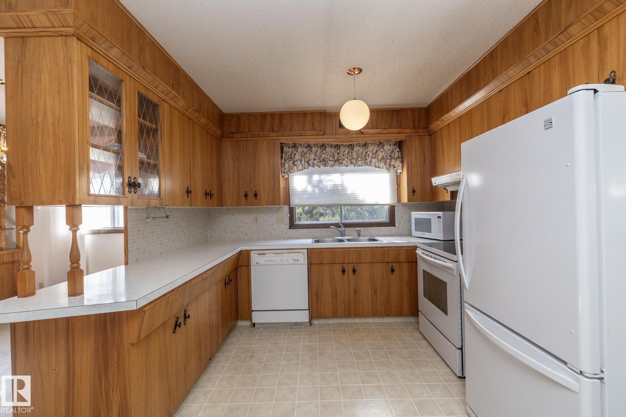 Photo 19 at 11322 52 Street NW, Highlands, Edmonton