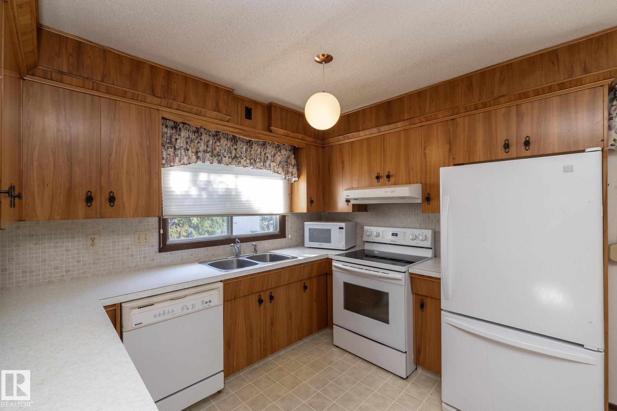 Photo 20 at 11322 52 Street NW, Highlands, Edmonton