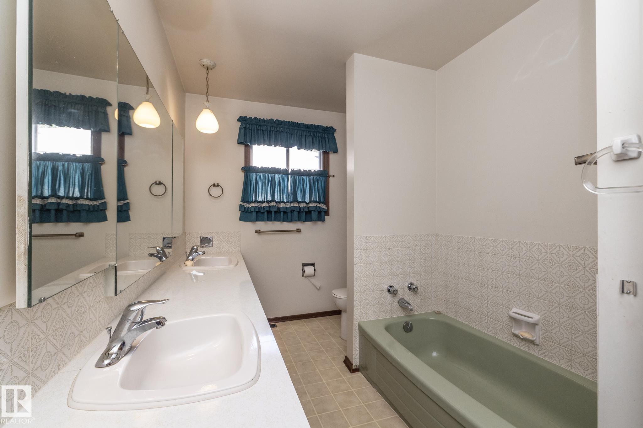 Photo 33 at 11322 52 Street NW, Highlands, Edmonton