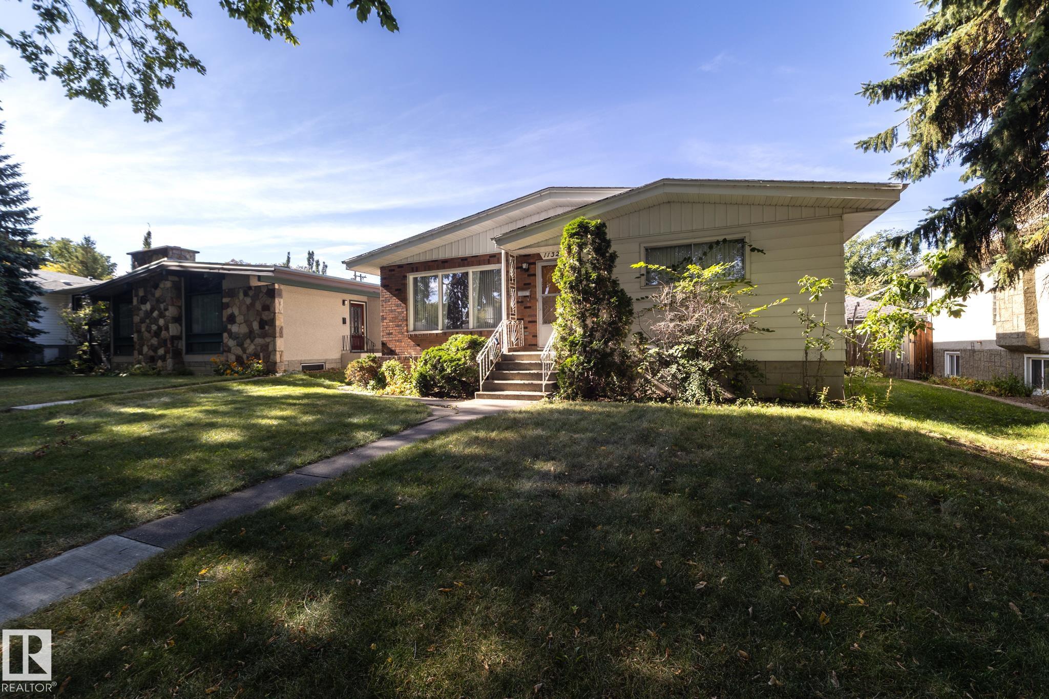11322 52 Street NW, Highlands, Edmonton