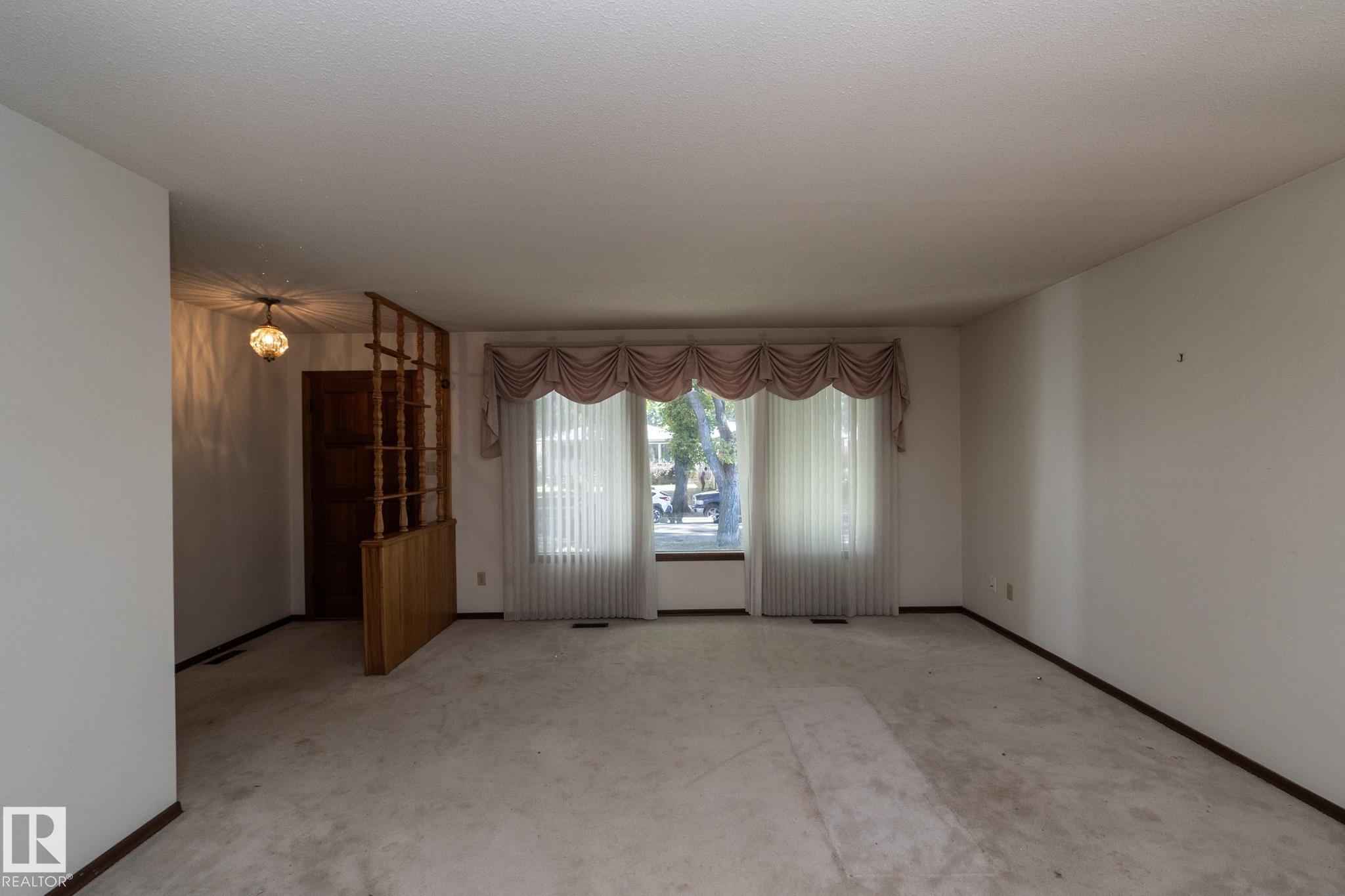 Photo 10 at 11322 52 Street NW, Highlands, Edmonton