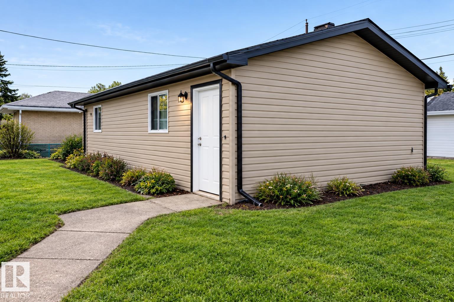 Photo 17 at 11903 37 Street NW, Beacon Heights, Edmonton
