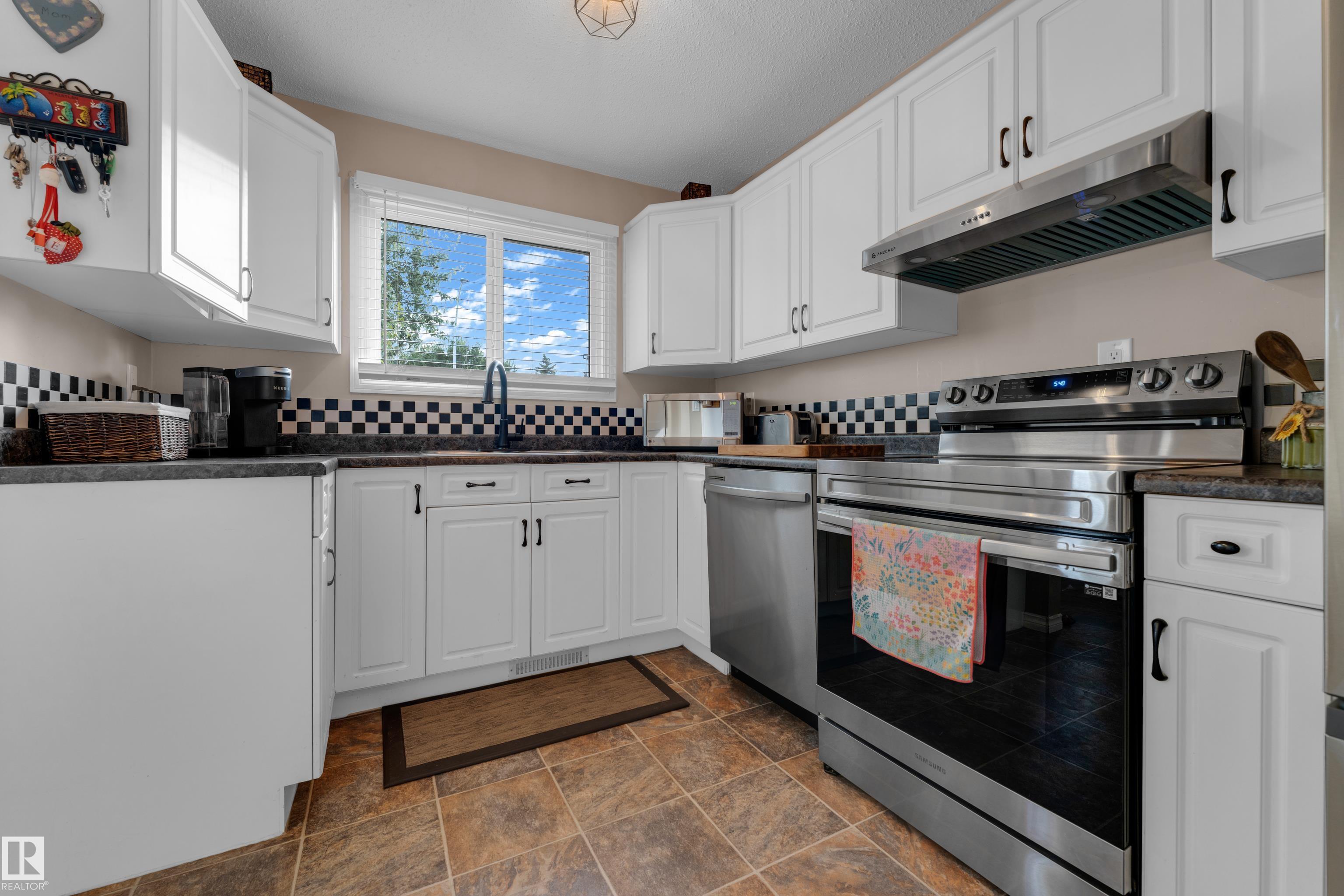 Photo 7 at 1920 145 Avenue NW, Fraser, Edmonton
