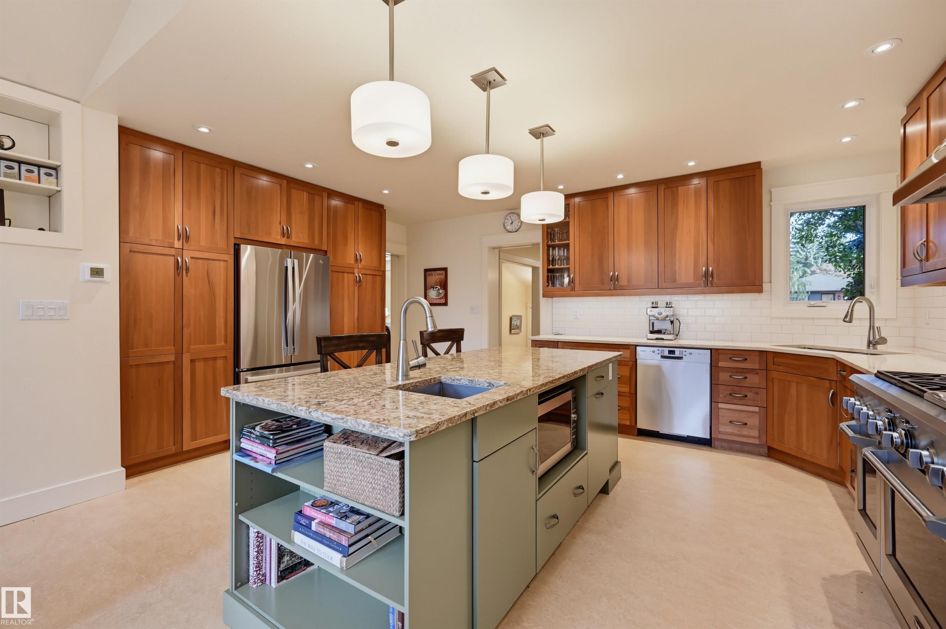 https://zimg.paragon.ice.com/ParagonImages/Property/PM/RAE/225423986/18/0/0/64df13d52f130a37c47c23dec36d1f72/1/ff40e9343fba2ae884328a71fa509111/225423986-6676bd7d-30cb-4651-ba6a-30291179d34e.JPG