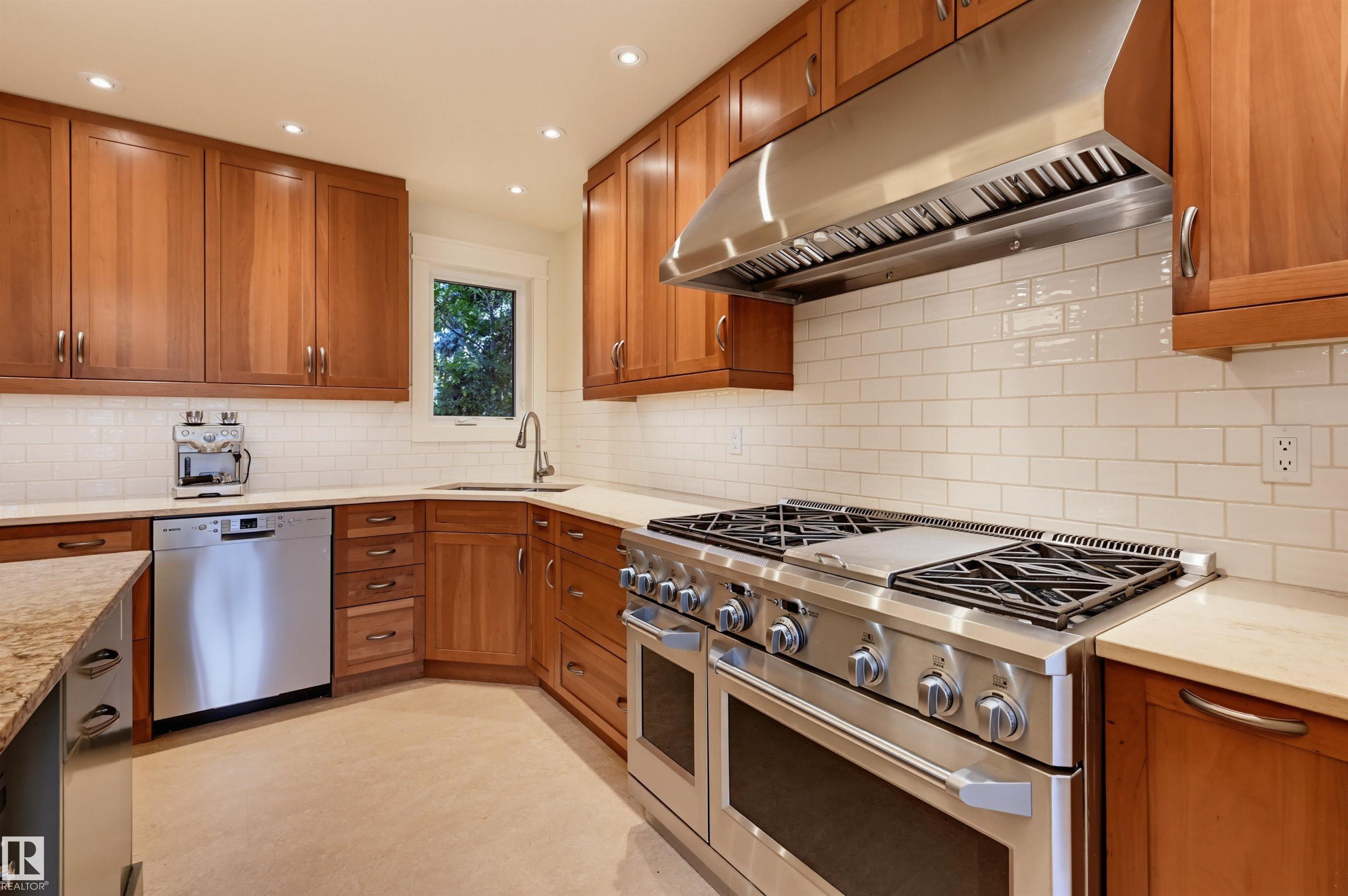 https://zimg.paragon.ice.com/ParagonImages/Property/PM/RAE/225423986/19/0/0/279dd8b5148cdb0b5f30b2832df3dd55/1/ff40e9343fba2ae884328a71fa509111/225423986-4ba2bb45-eb2e-4381-9da4-a47def83f25b.JPG
