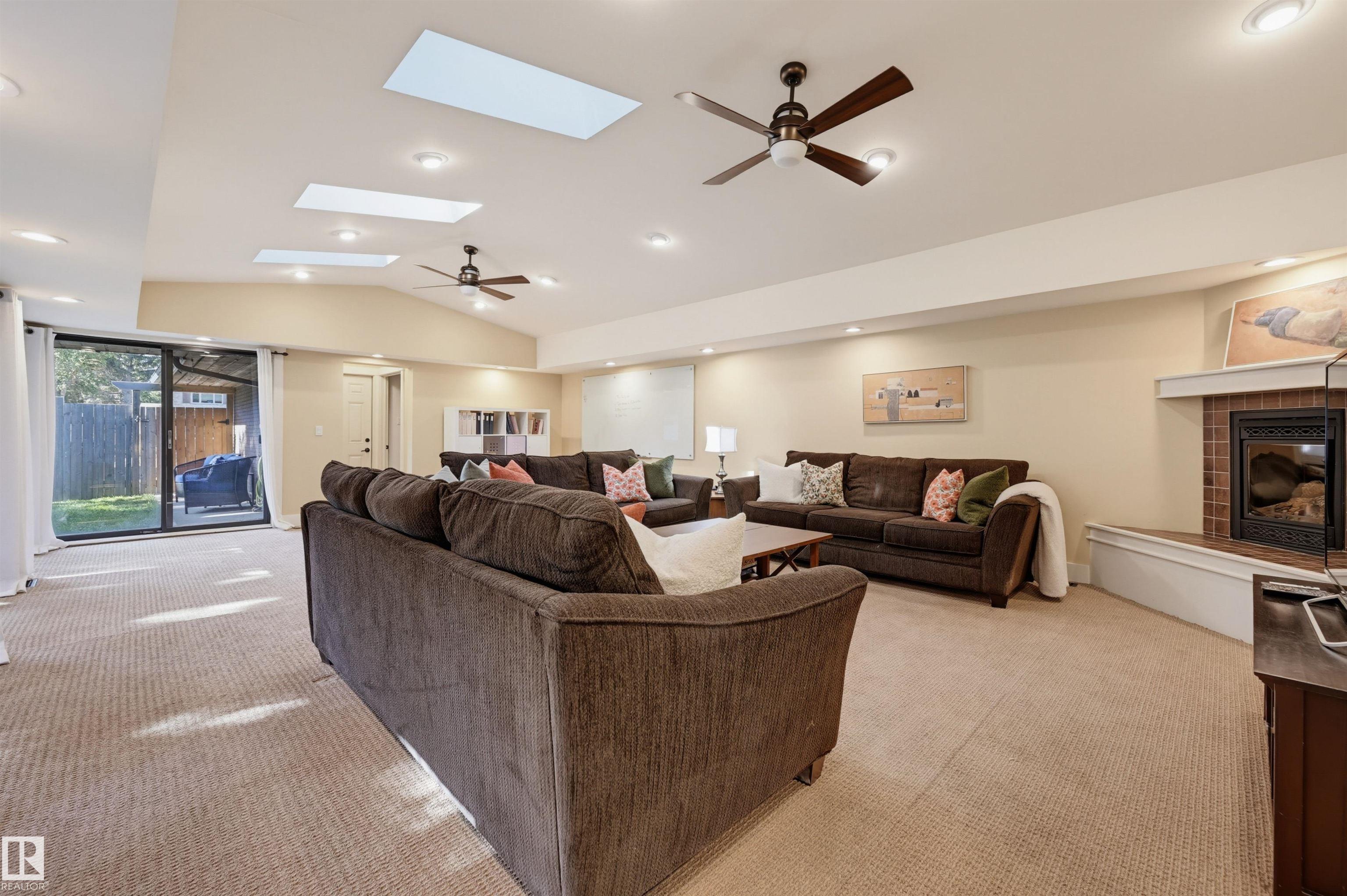 https://zimg.paragon.ice.com/ParagonImages/Property/PM/RAE/225423986/28/0/0/05df8549a4c2f7bd6b515fce79864f09/1/ff40e9343fba2ae884328a71fa509111/225423986-0dcdbfdc-2fb8-46c5-8ecc-d24dd025b437.JPG