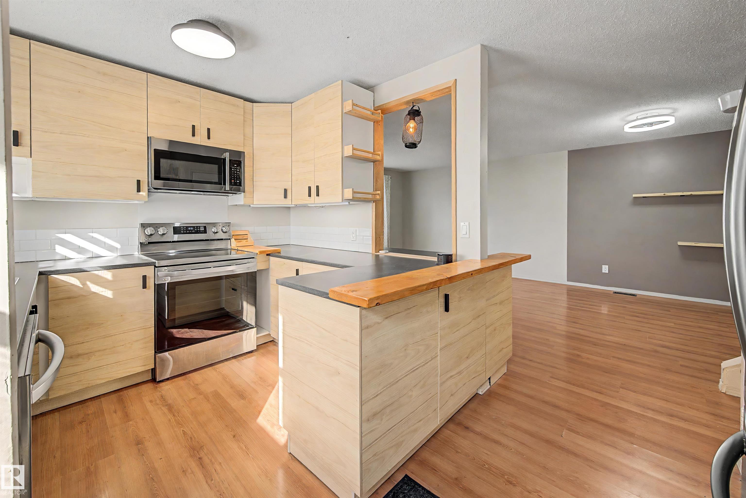 3211 71 Street NW, Kameyosek, Edmonton