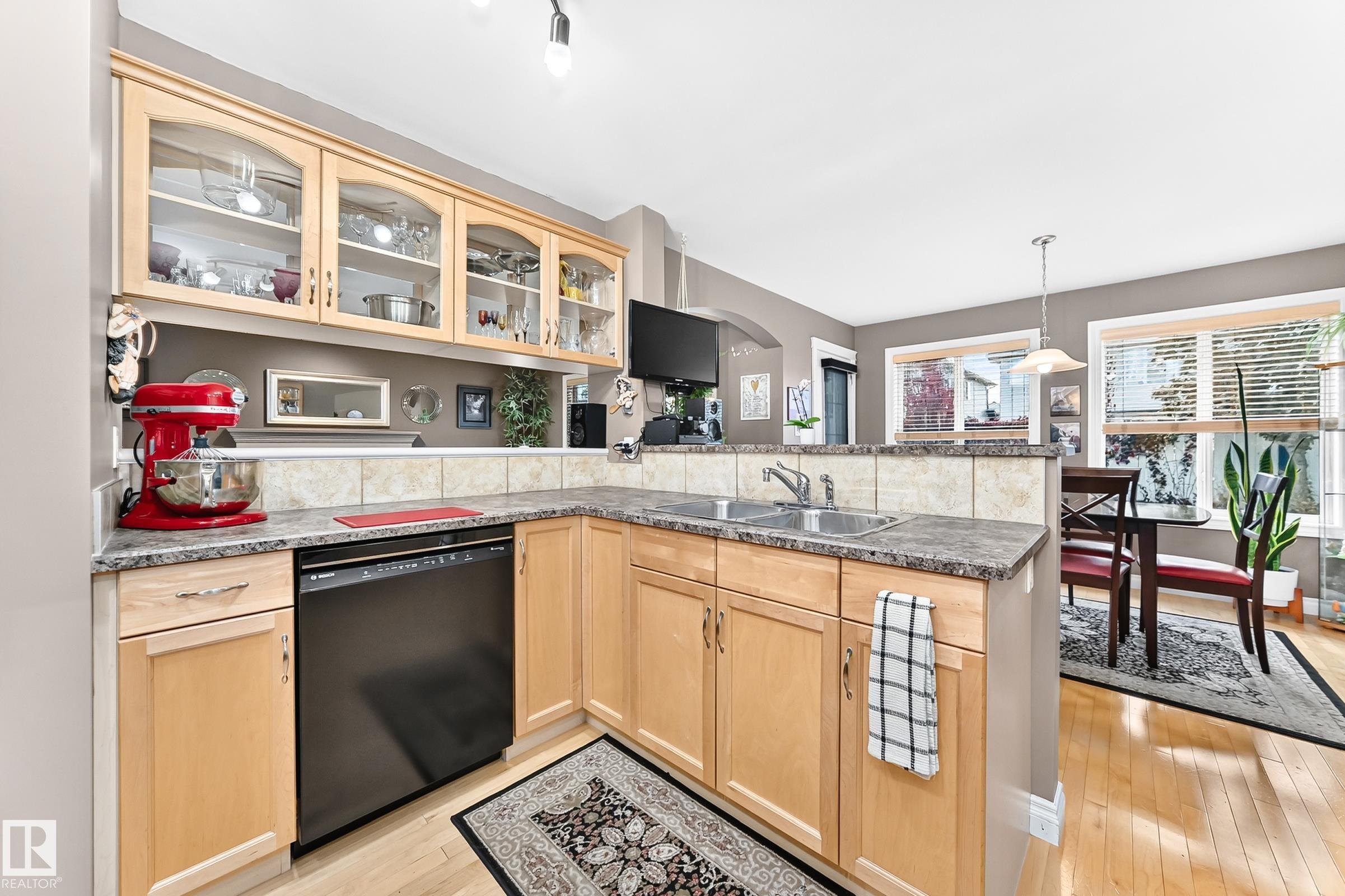 https://zimg.paragon.ice.com/ParagonImages/Property/PM/RAE/225424068/10/0/0/55448533839ead889c97d94466598df6/1/8a752783f73a67e908489ba0f52d8e00/225424068-6ff1e368-4a14-4327-b0b5-bc1f24d573af.JPG