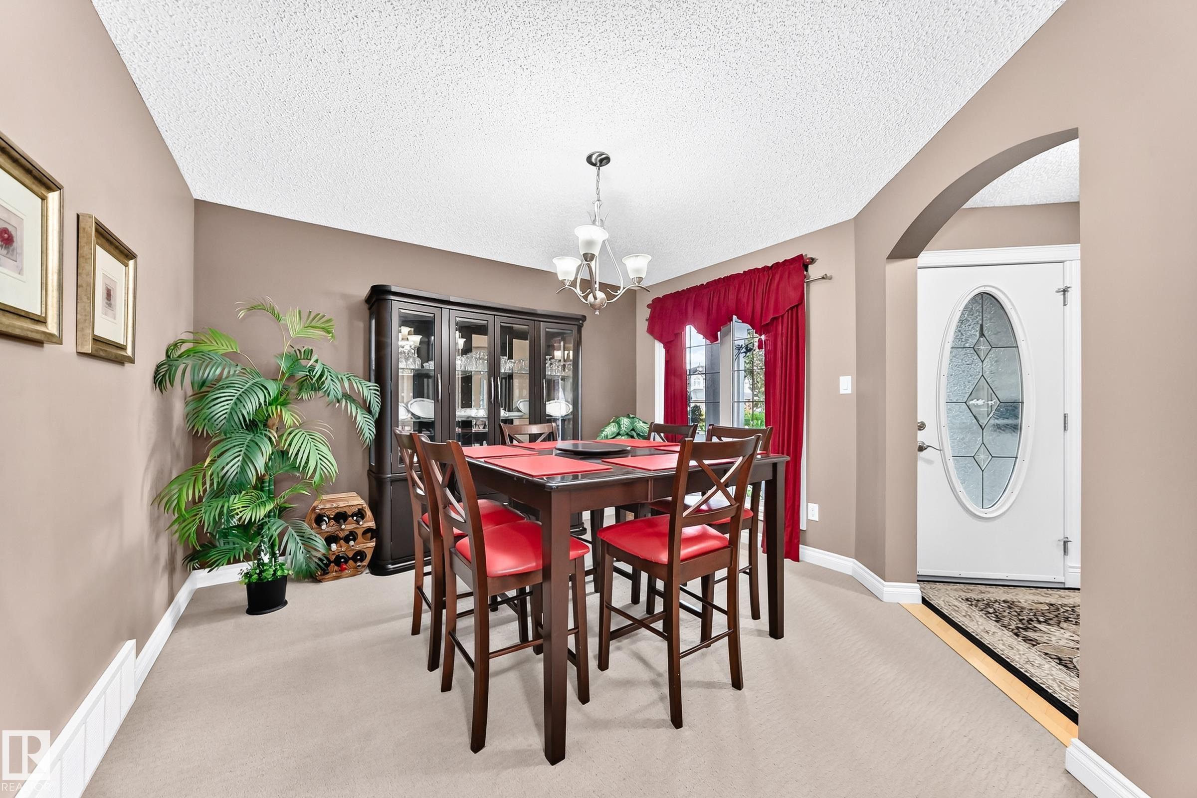https://zimg.paragon.ice.com/ParagonImages/Property/PM/RAE/225424068/15/0/0/8af6577a7f98c3e9697c70101f913265/1/8a752783f73a67e908489ba0f52d8e00/225424068-2bd17eaa-32d1-4718-b71b-036d86d84a0d.JPG