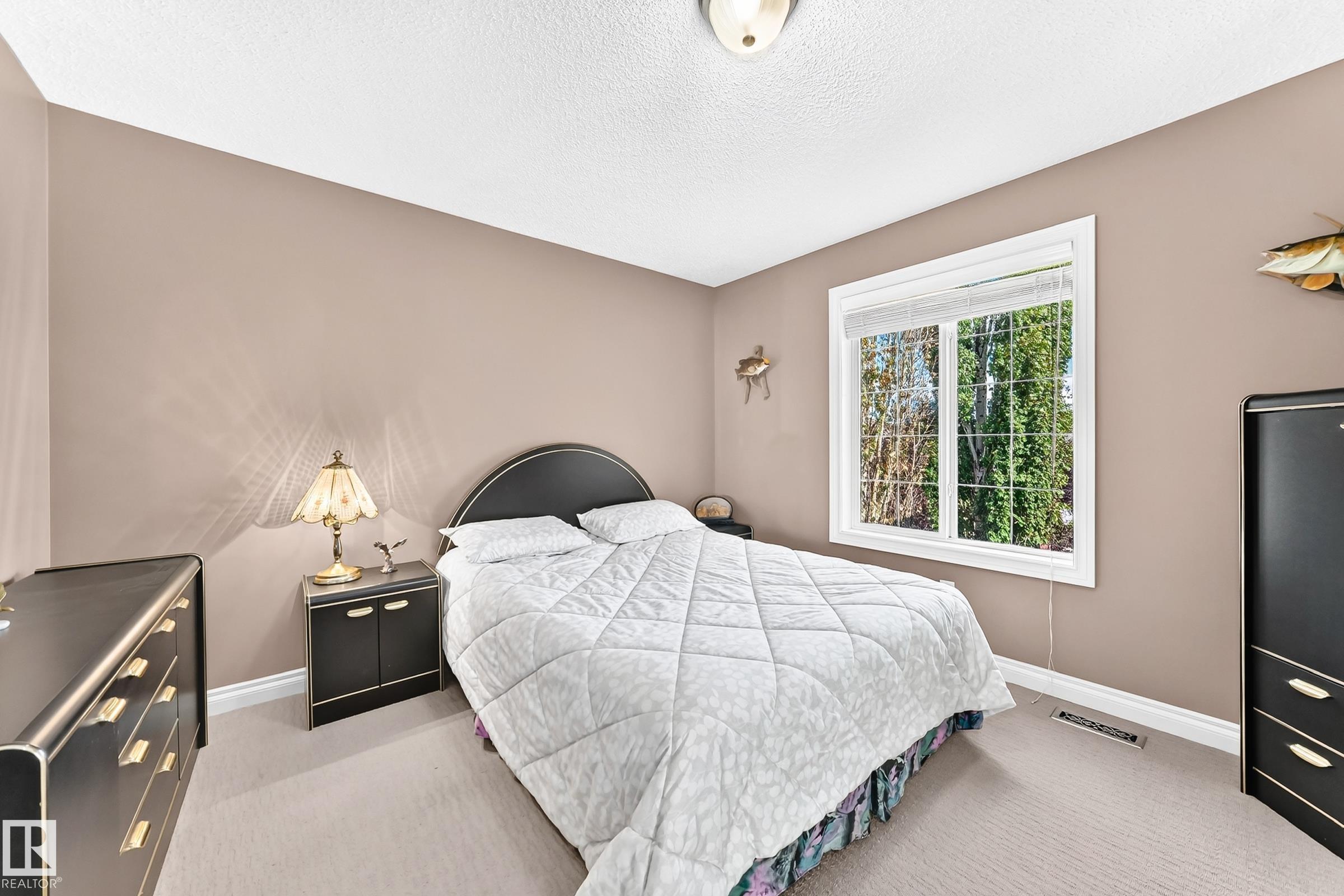 https://zimg.paragon.ice.com/ParagonImages/Property/PM/RAE/225424068/24/0/0/6be9ba5857487429988936eca1328358/1/8a752783f73a67e908489ba0f52d8e00/225424068-2174bf44-1225-4f6e-8edf-4fb6d6a24176.JPG