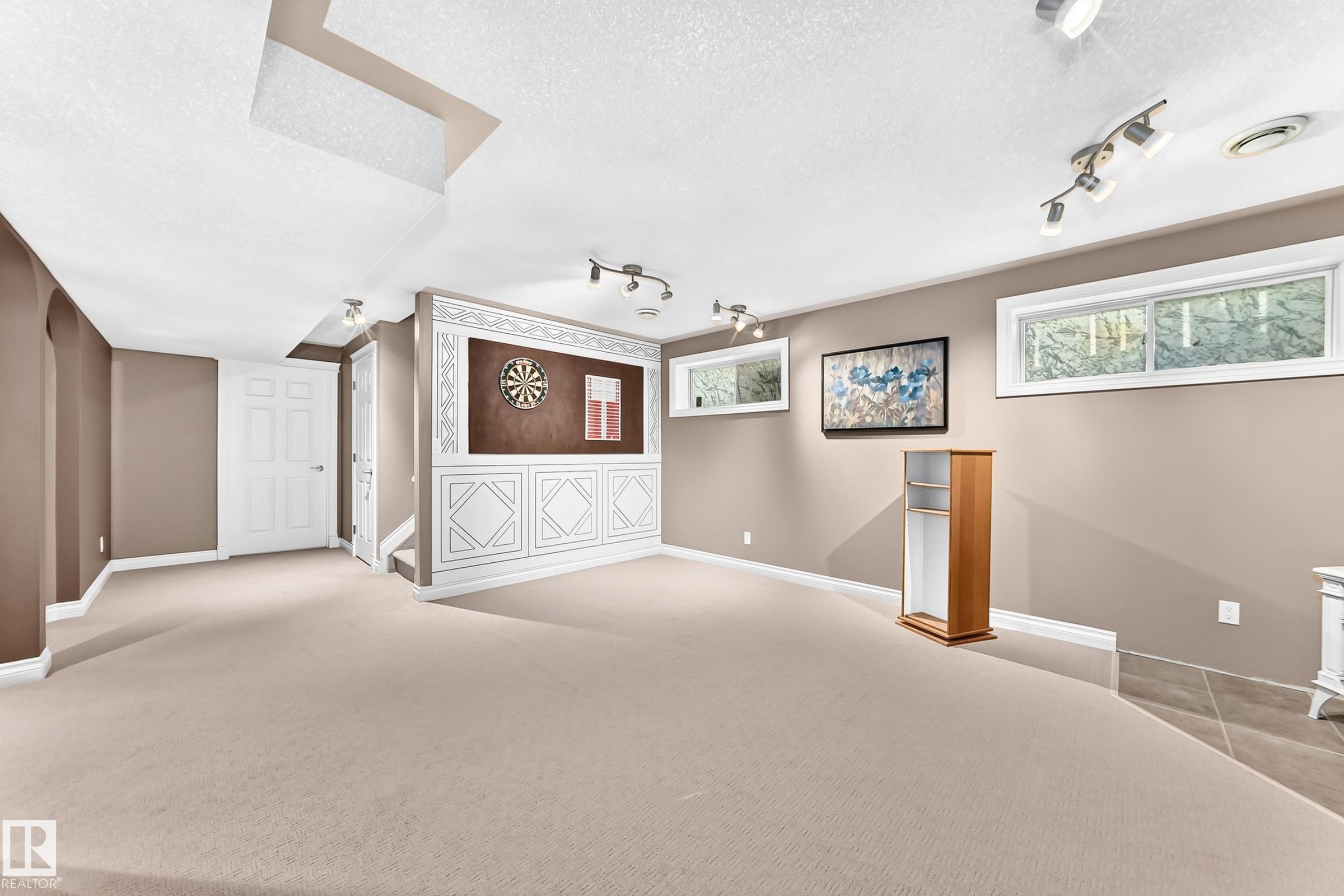 https://zimg.paragon.ice.com/ParagonImages/Property/PM/RAE/225424068/33/0/0/3a63cd0e172830a04a26f6f57187f8bb/1/8a752783f73a67e908489ba0f52d8e00/225424068-fef382a1-1763-45b2-a441-49fd6d44a3f1.JPG