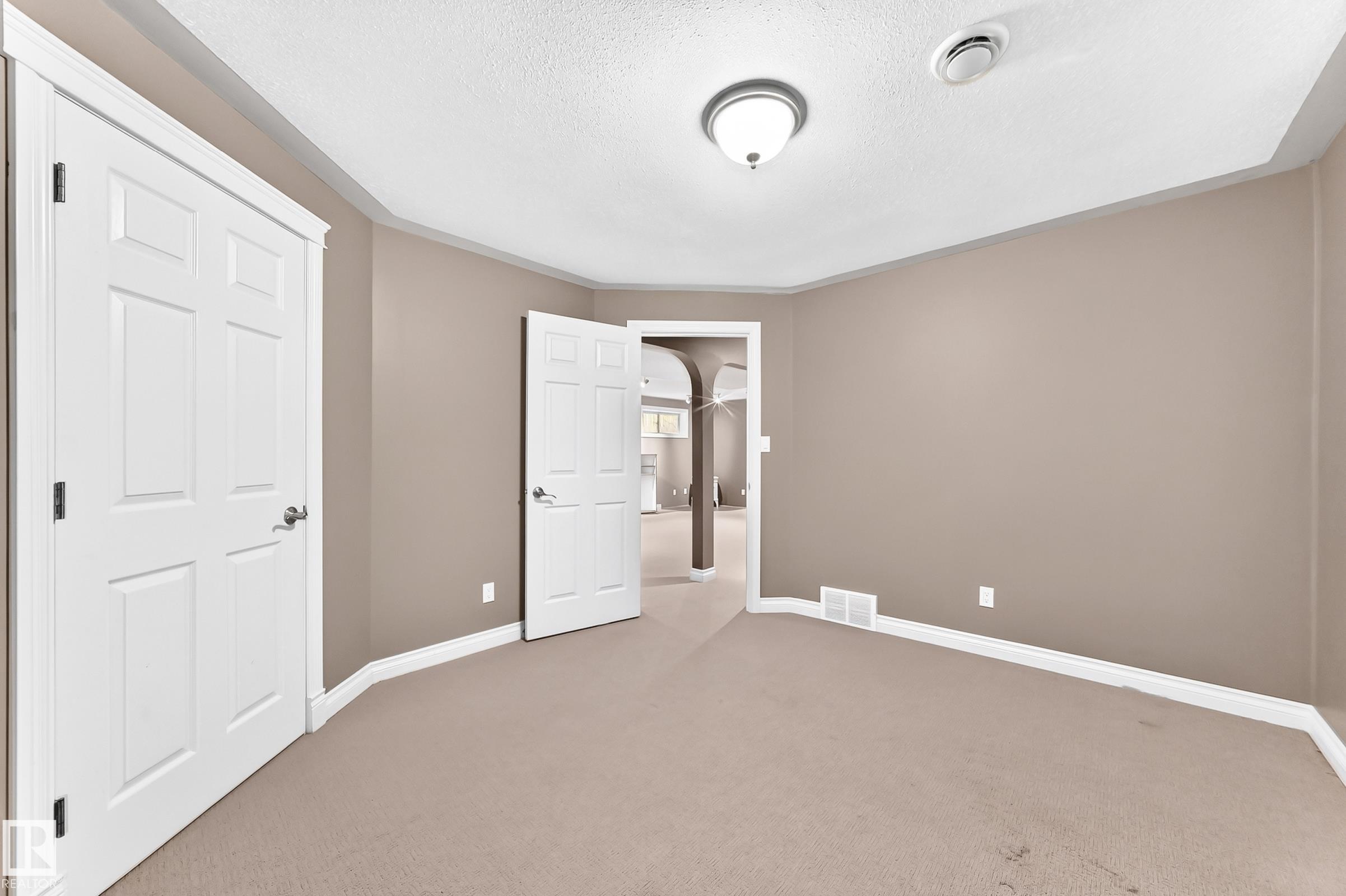 https://zimg.paragon.ice.com/ParagonImages/Property/PM/RAE/225424068/39/0/0/90a2dc3c2810cab3d26038a74072d0a4/1/8a752783f73a67e908489ba0f52d8e00/225424068-2bc5b4bd-af83-40ee-bb2b-58b8b8e4b3ac.JPG
