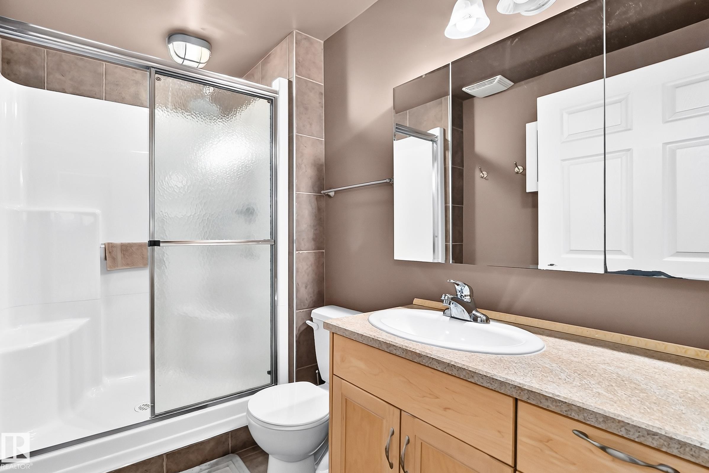 https://zimg.paragon.ice.com/ParagonImages/Property/PM/RAE/225424068/40/0/0/808e01e60ba4d5d95662f7da223af09c/1/8a752783f73a67e908489ba0f52d8e00/225424068-fd12d899-7cc5-4ee0-baad-4d36647b842d.JPG