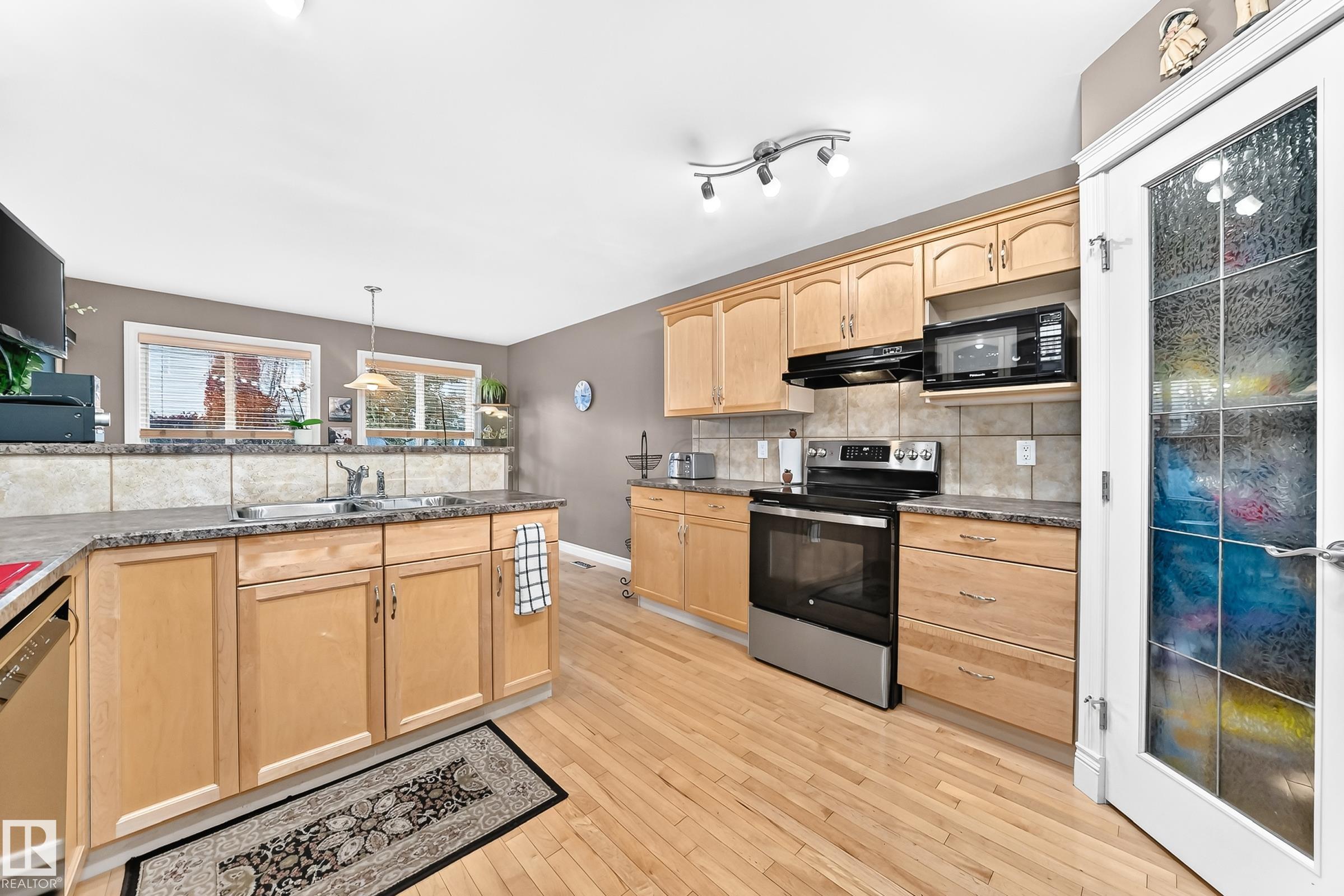 https://zimg.paragon.ice.com/ParagonImages/Property/PM/RAE/225424068/7/0/0/d797a8817df8ef93d0ab58c2b9510a40/1/8a752783f73a67e908489ba0f52d8e00/225424068-75b45ac0-97bc-4d55-8755-f9301220eac3.JPG