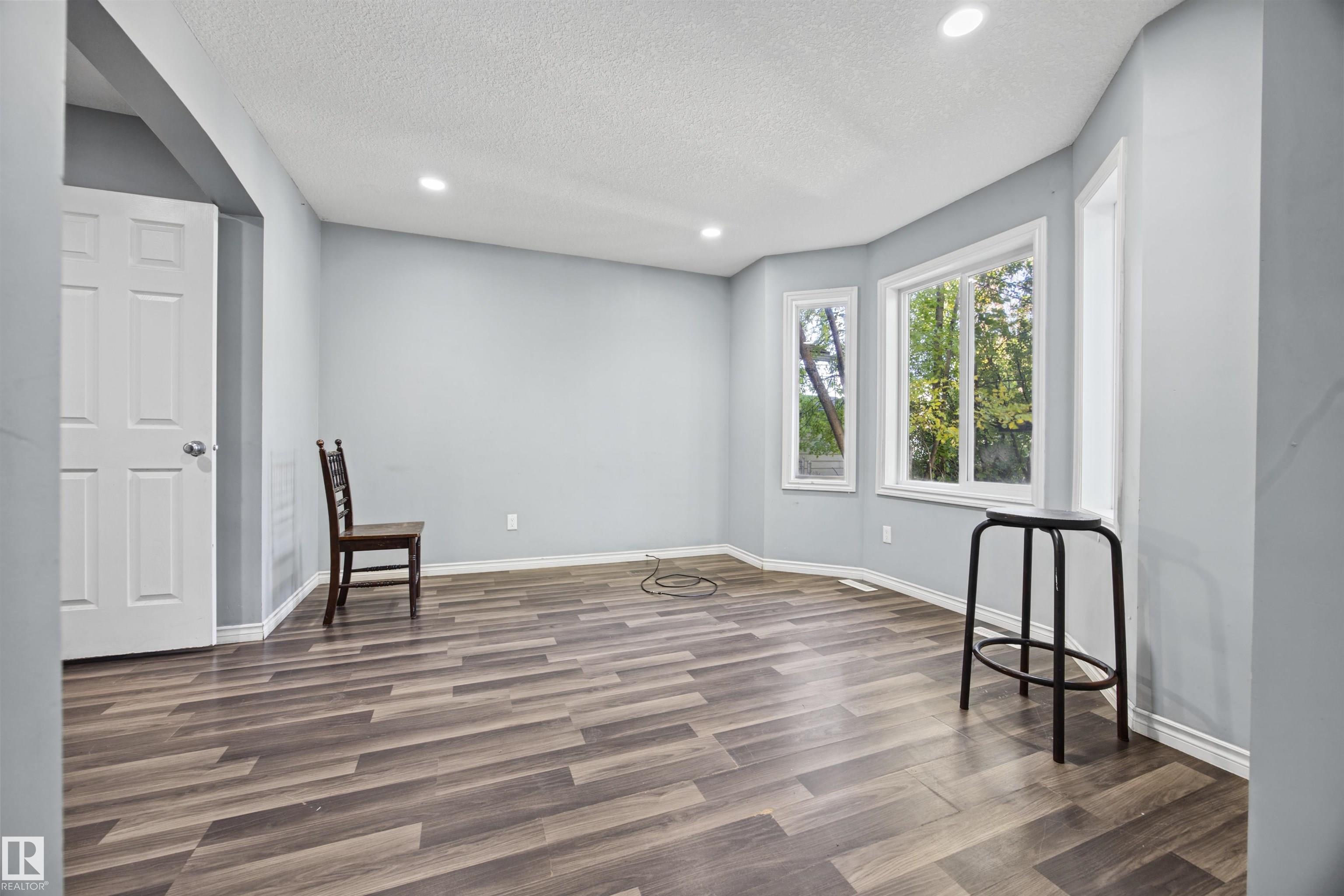 Picture for 9626 106 AV NW