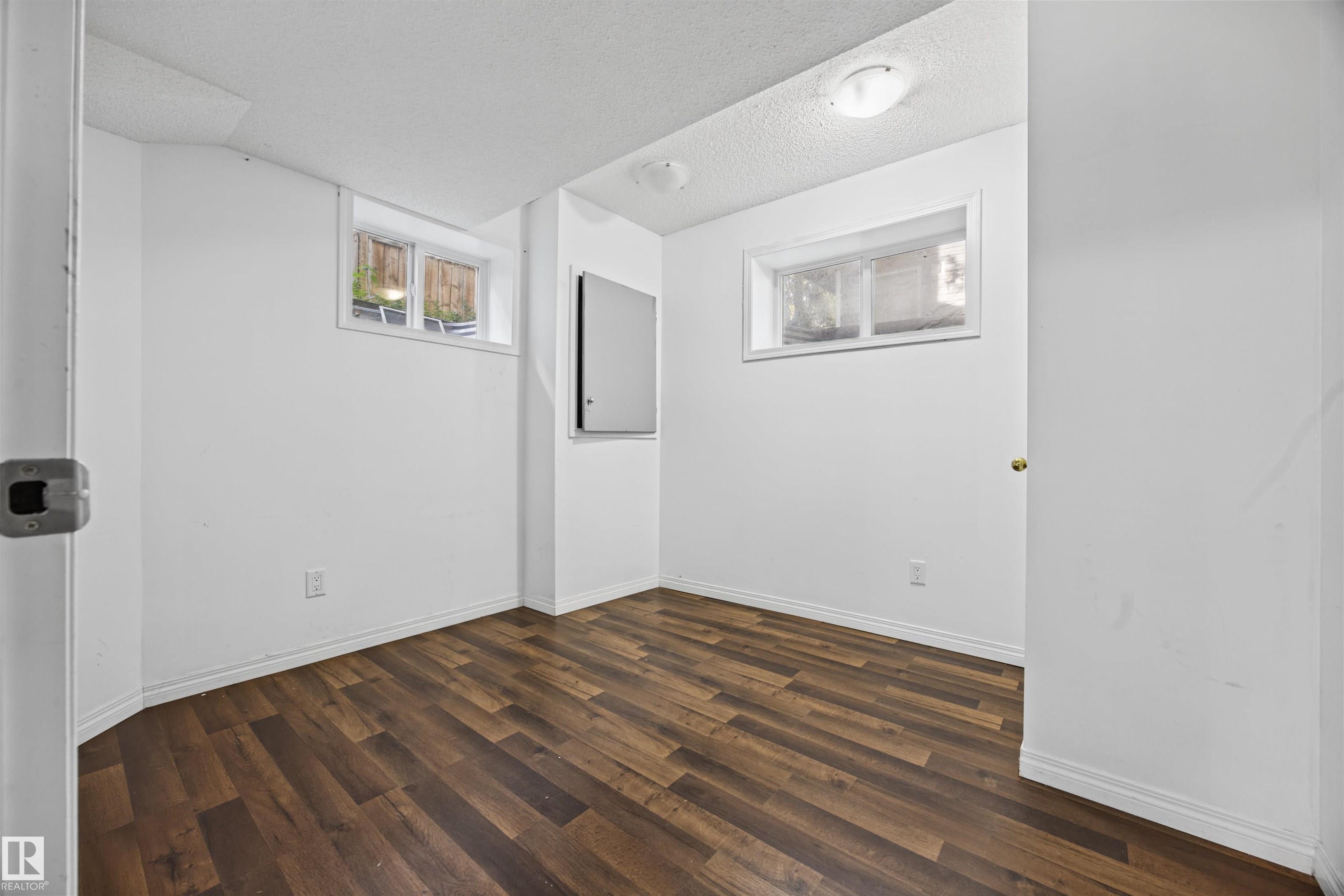 https://zimg.paragon.ice.com/ParagonImages/Property/PM/RAE/225424084/32/0/0/e0d471659a31440d4be33b727a892a13/1/2e3fe1ebfe5d47712364c97c16b8d674/225424084-c7502cb4-0a28-42cc-973d-6196469dce4d.JPG