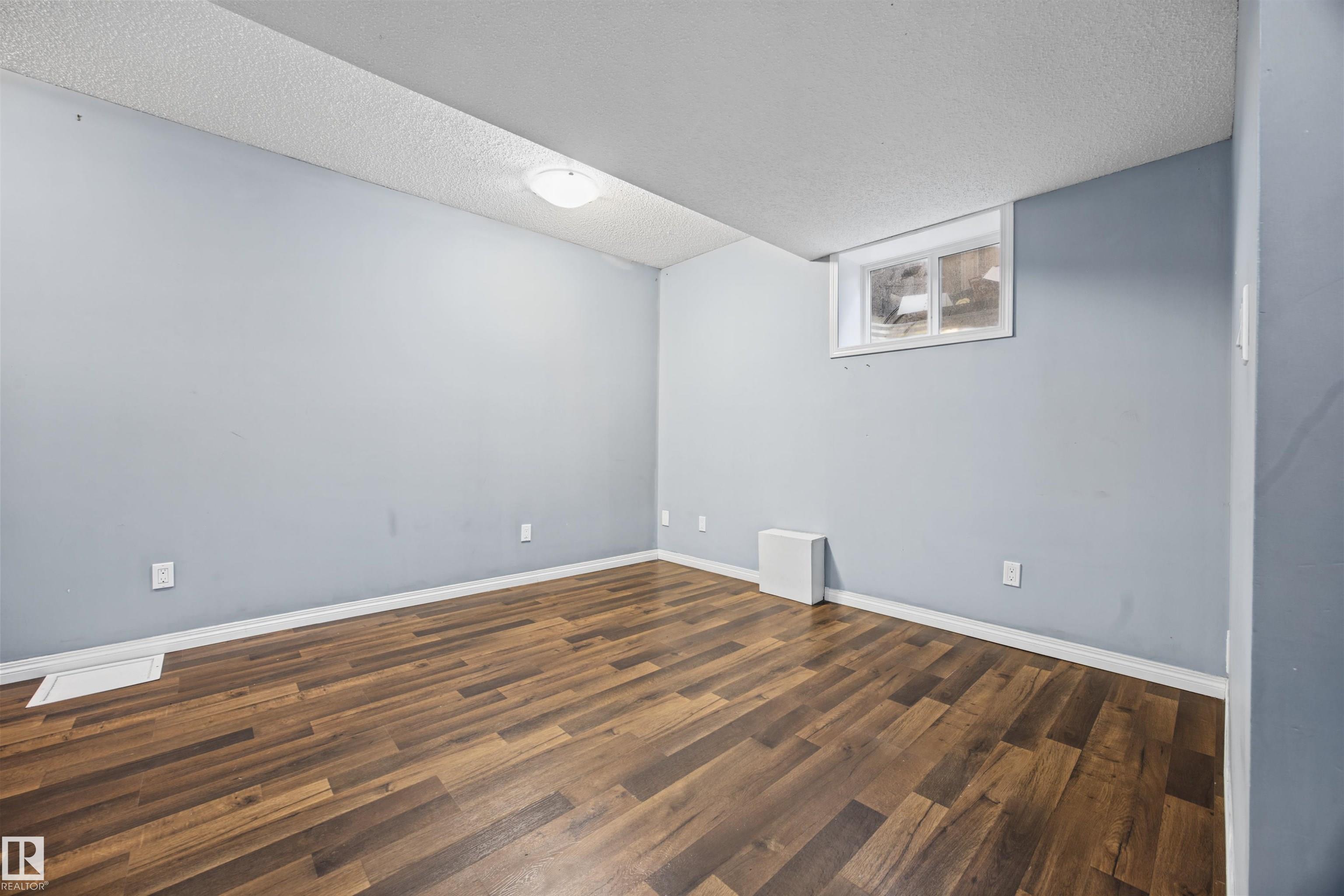https://zimg.paragon.ice.com/ParagonImages/Property/PM/RAE/225424084/37/0/0/4ff042325b7088fe3b6aa5136cab0640/1/2e3fe1ebfe5d47712364c97c16b8d674/225424084-c8c25d47-53b3-4445-be2f-694f7bebc173.JPG