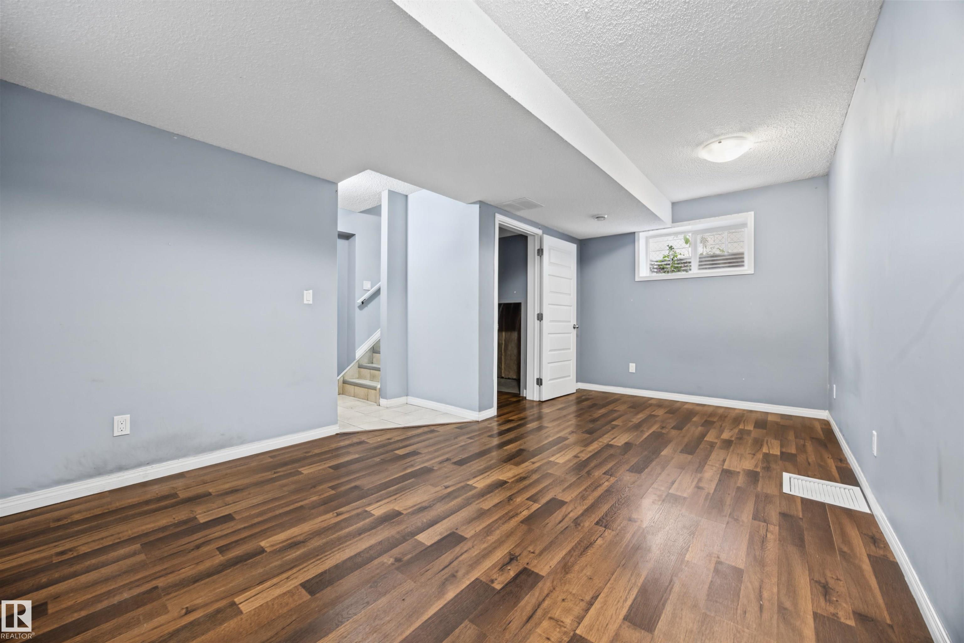 https://zimg.paragon.ice.com/ParagonImages/Property/PM/RAE/225424084/38/0/0/8780d3db105286b26262c810a3b3be46/1/2e3fe1ebfe5d47712364c97c16b8d674/225424084-0f349bc9-8987-4379-b58a-afe2ccf75bb2.JPG