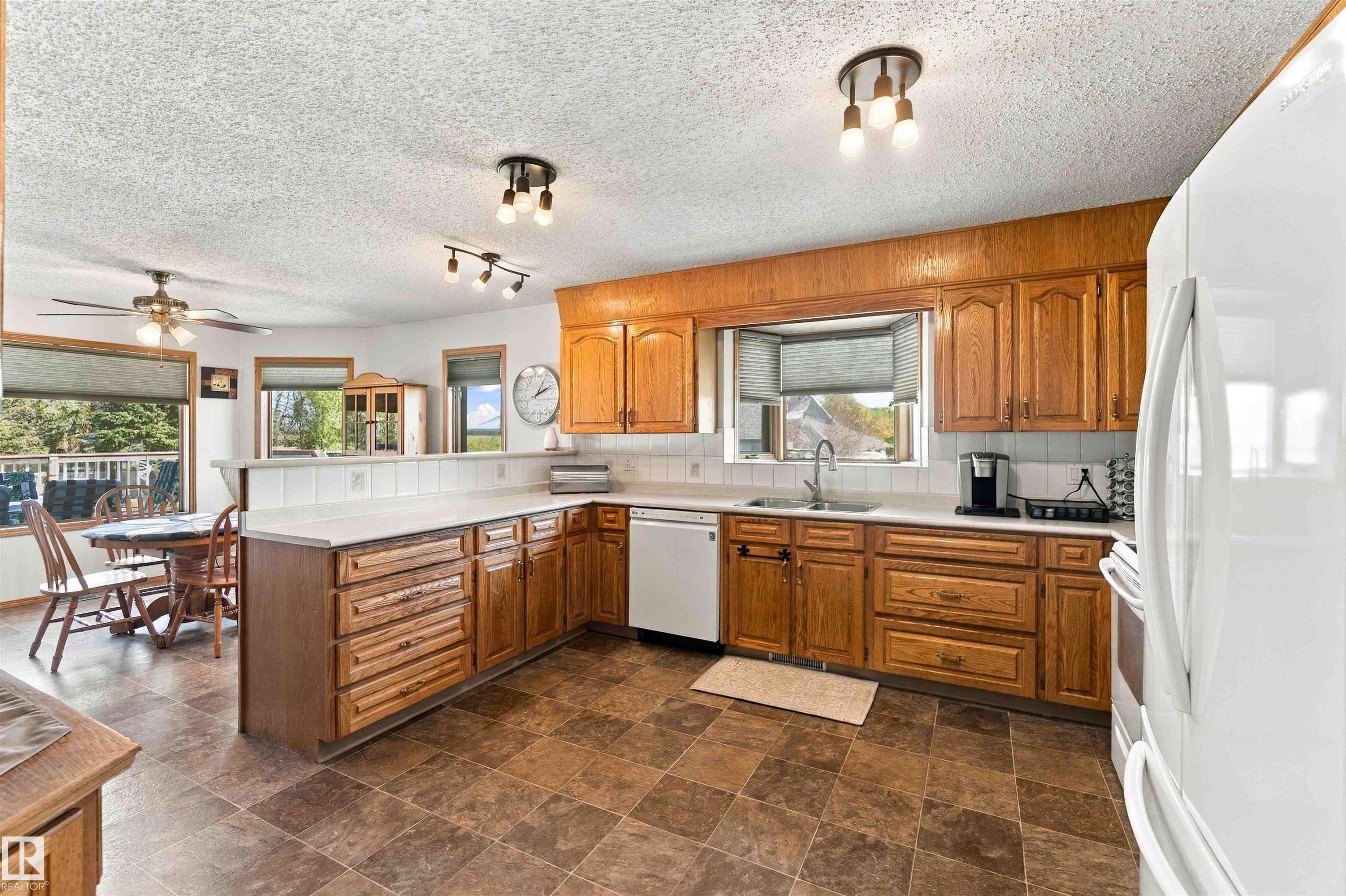 Photo 11 at 16, 56019 Rge Rd 230, Casa Vista, Rural Sturgeon County