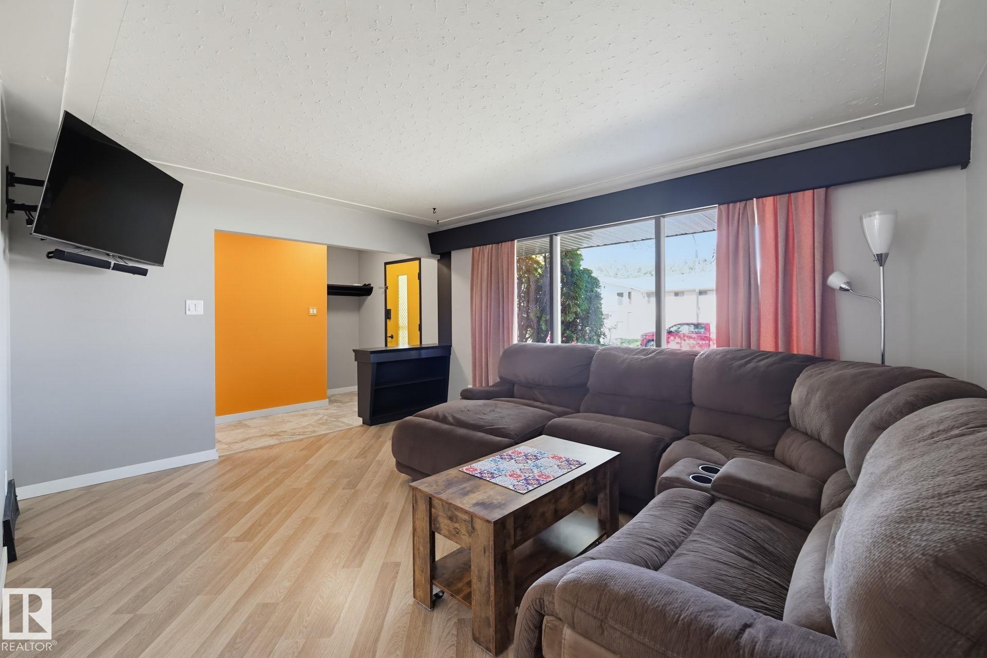 Picture for 10207 &amp; 10209 120 AV NW