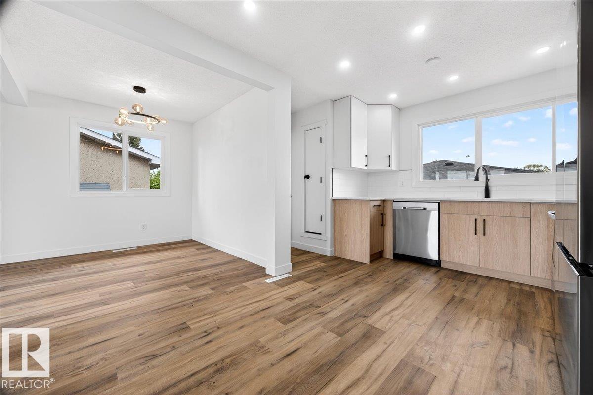 https://zimg.paragon.ice.com/ParagonImages/Property/PM/RAE/225424147/6/0/0/586a78bffdb3a0b5e6128611f0ad2cd7/1/84812afe53ea9560c31f78e00c213b8d/225424147-0050FF58-614D-4848-BB61-31E5F9E85B7E.JPG
