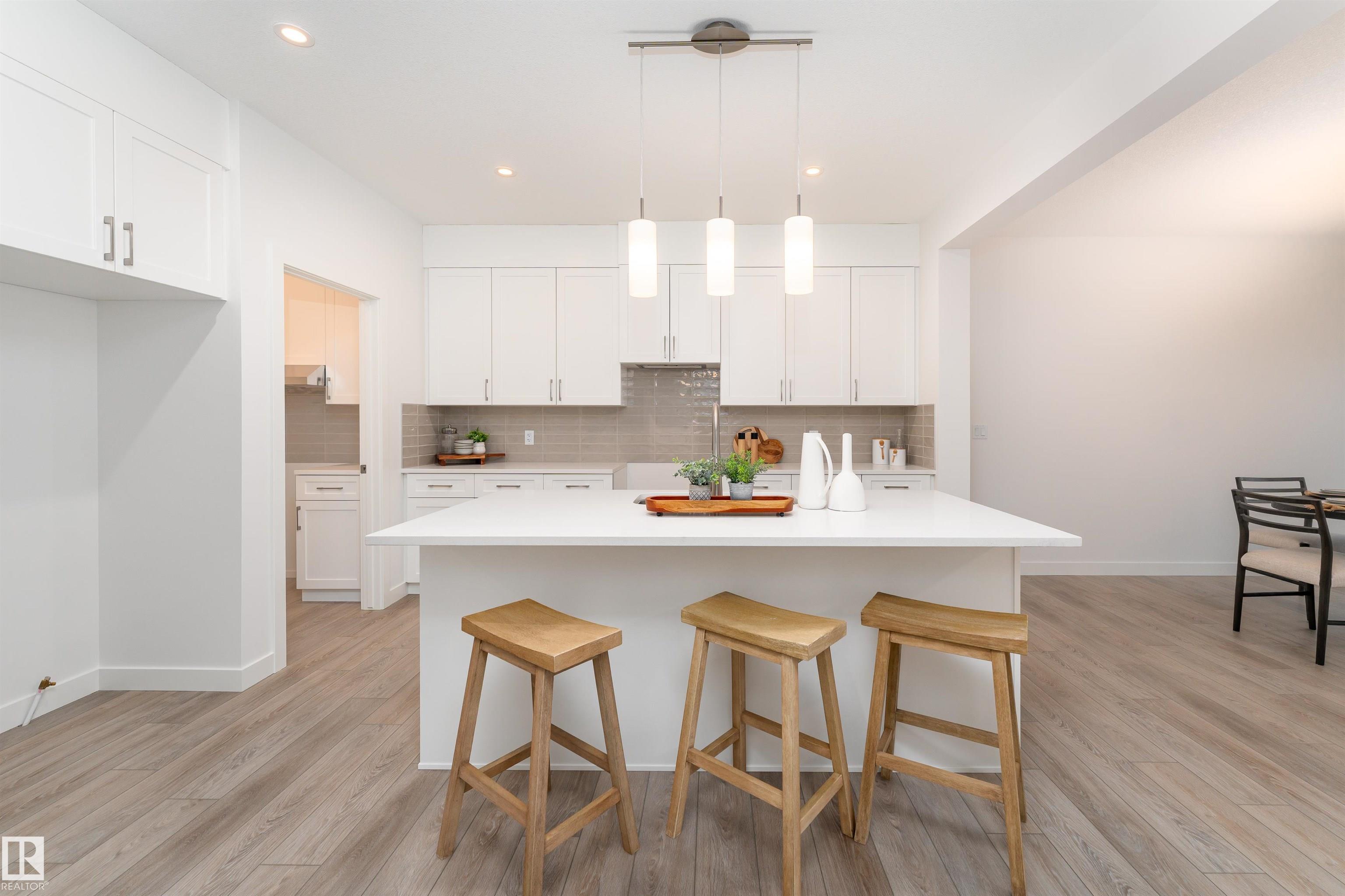 https://zimg.paragon.ice.com/ParagonImages/Property/PM/RAE/225424219/11/0/0/5bd5cd5d71cf22f8f68e566693d6b5a5/1/193f1534746b15a7e916c2d9406d2ba1/225424219-5ccff8df-cdf9-4b1b-870b-998f59ab746a.JPG
