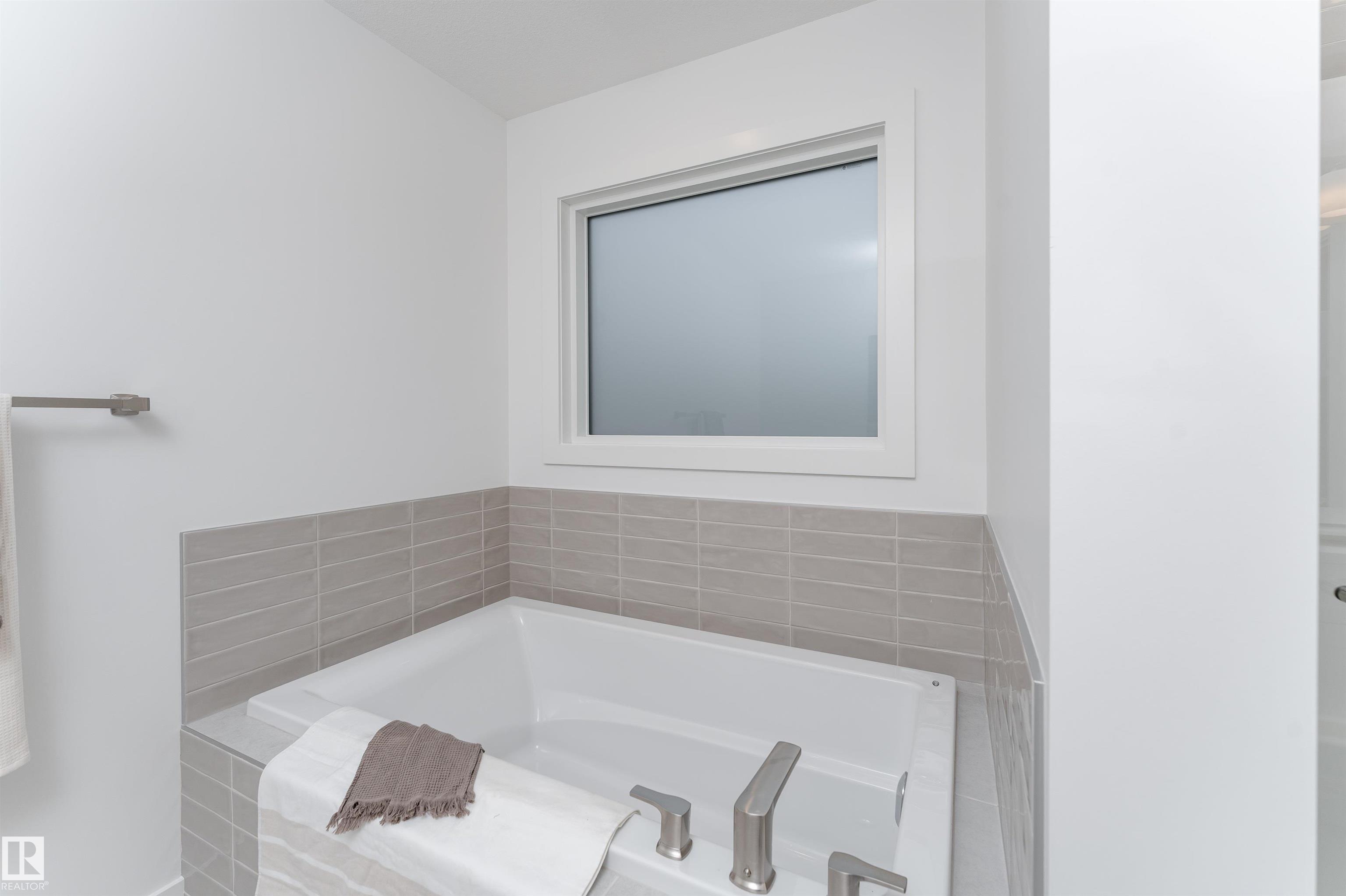 https://zimg.paragon.ice.com/ParagonImages/Property/PM/RAE/225424219/25/0/0/eb3c4e964ea1ce53a2dd5c2d7cd4aac2/1/193f1534746b15a7e916c2d9406d2ba1/225424219-8caa12e9-49ab-4d83-9b6a-a27fcdb7c7de.JPG