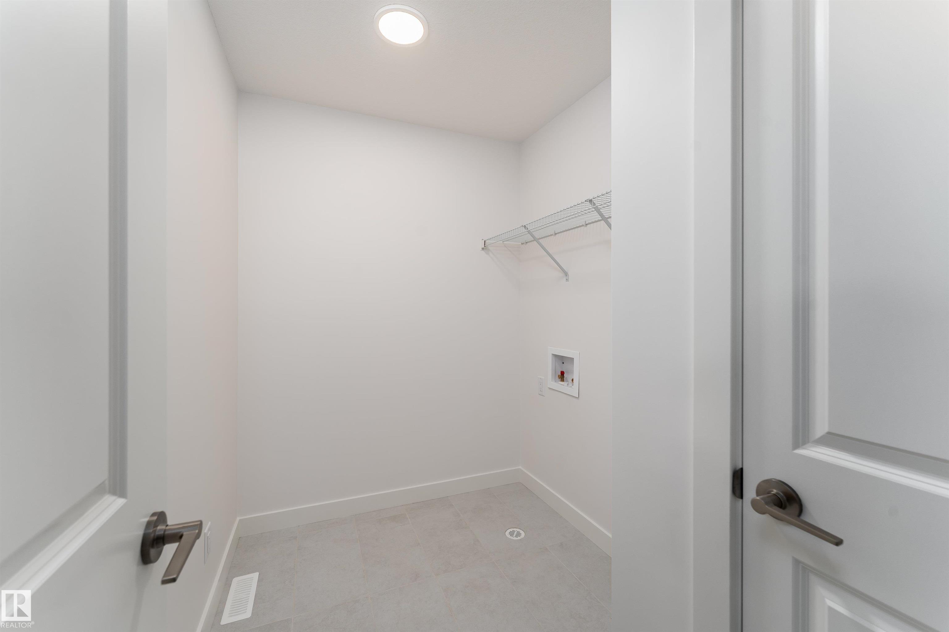 https://zimg.paragon.ice.com/ParagonImages/Property/PM/RAE/225424219/34/0/0/e3a9b1472ac177306b1a692f9134639f/1/193f1534746b15a7e916c2d9406d2ba1/225424219-1afa4b2d-993b-4aea-9764-32901d9503fa.JPG