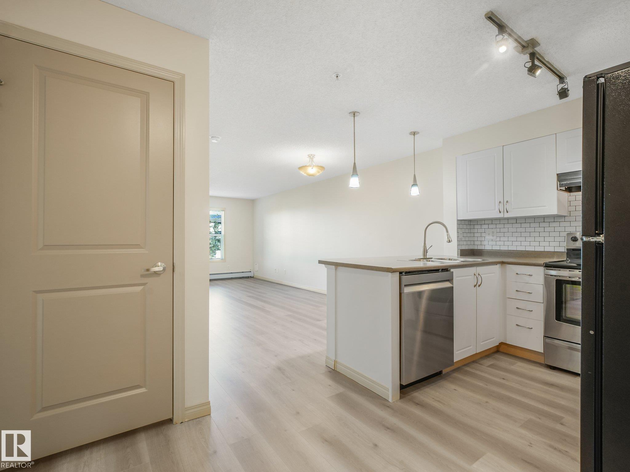 Photo 9 at 214 - 11445 Ellerslie Road SW, Rutherford, Edmonton