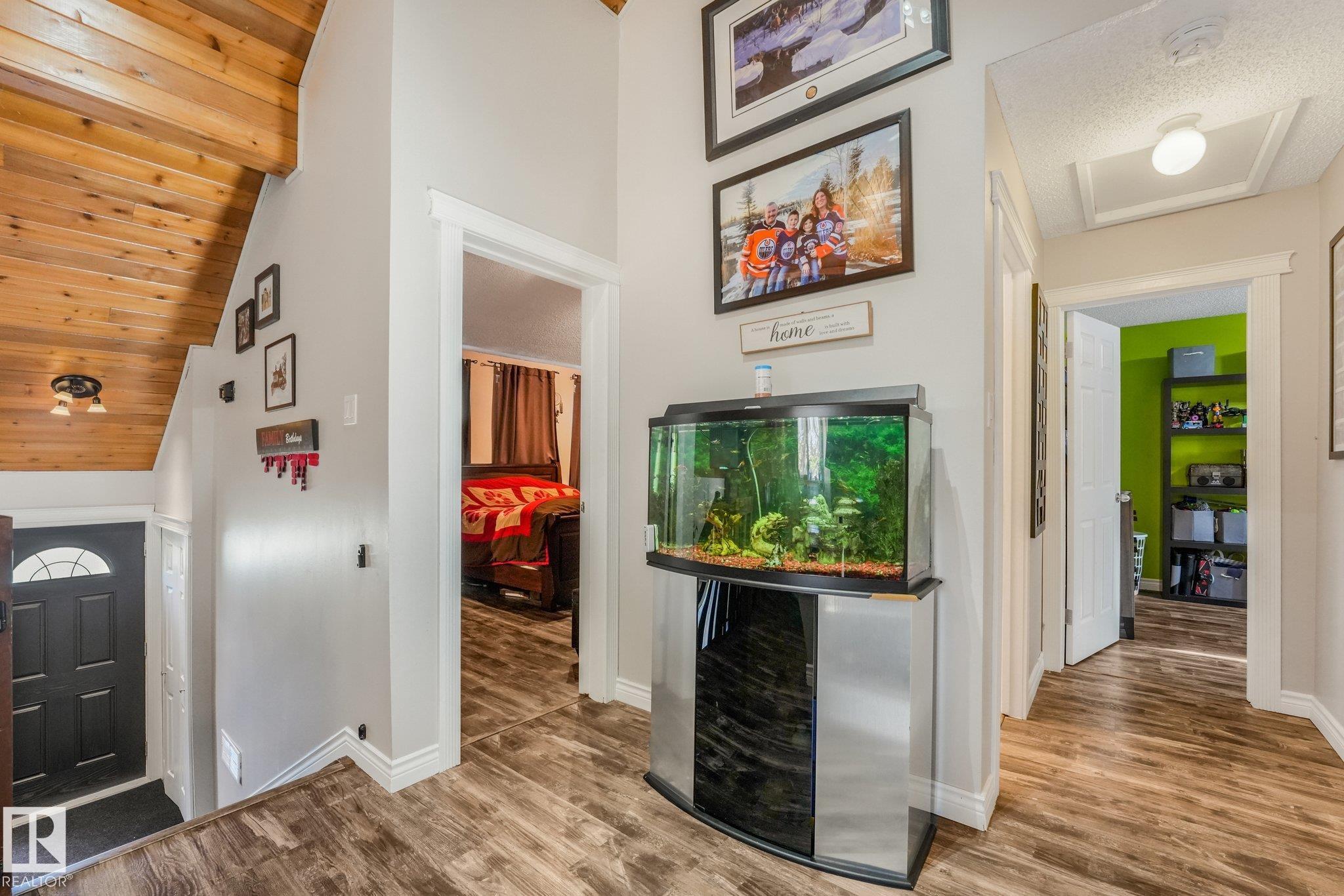 https://zimg.paragon.ice.com/ParagonImages/Property/PM/RAE/225424413/32/0/0/69e330067c70d74c104bc336b510299c/1/2f0b5cc5deda4f48a24b6b818306752d/225424413-1db0dce2-27b6-4a7b-a882-1004a3ea8ebe.JPG