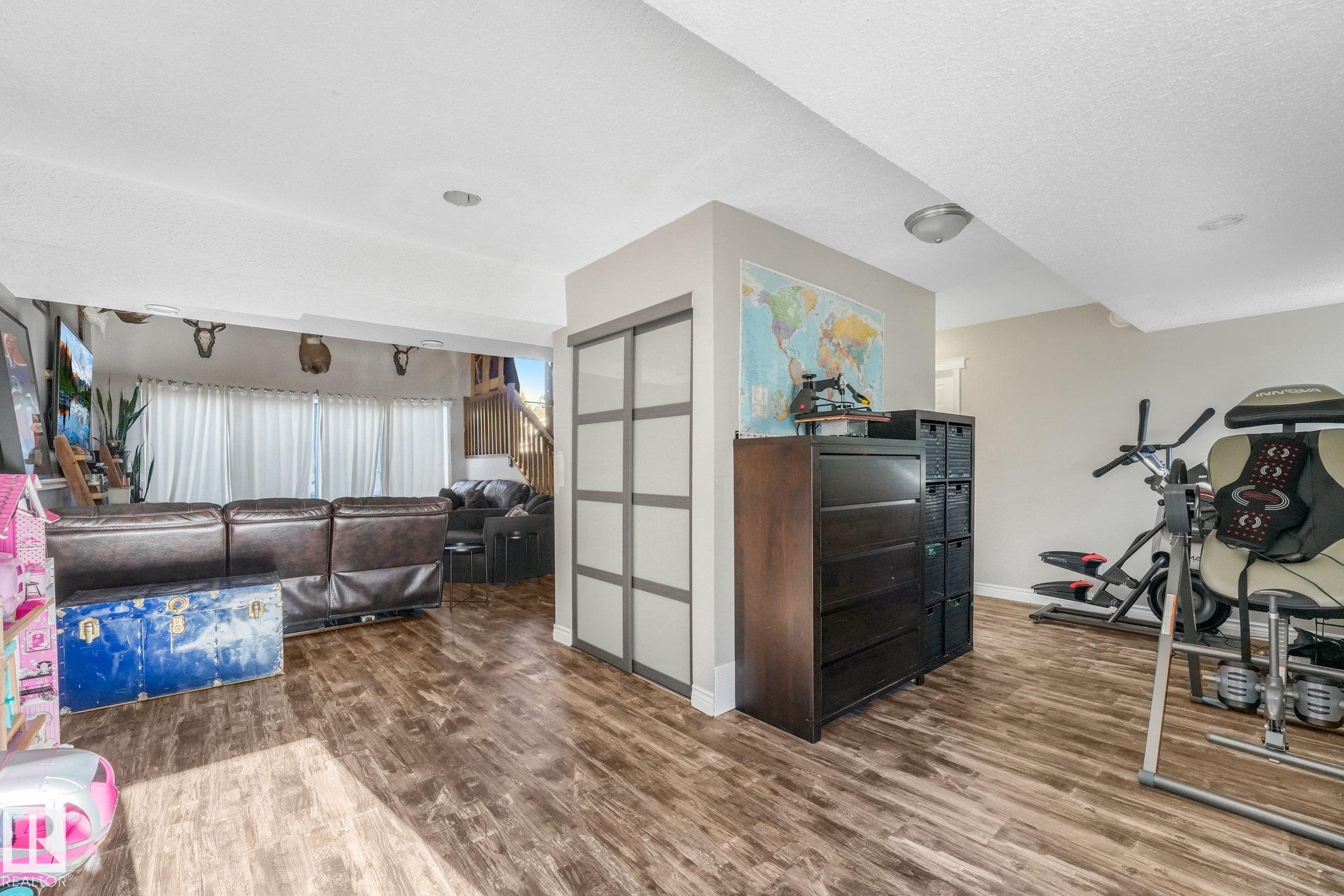 https://zimg.paragon.ice.com/ParagonImages/Property/PM/RAE/225424413/41/0/0/01baf6d59d10c125b61b0cf1b223cc0b/1/2f0b5cc5deda4f48a24b6b818306752d/225424413-7c9a61a2-d1be-40ae-a451-a78db736fe87.JPG