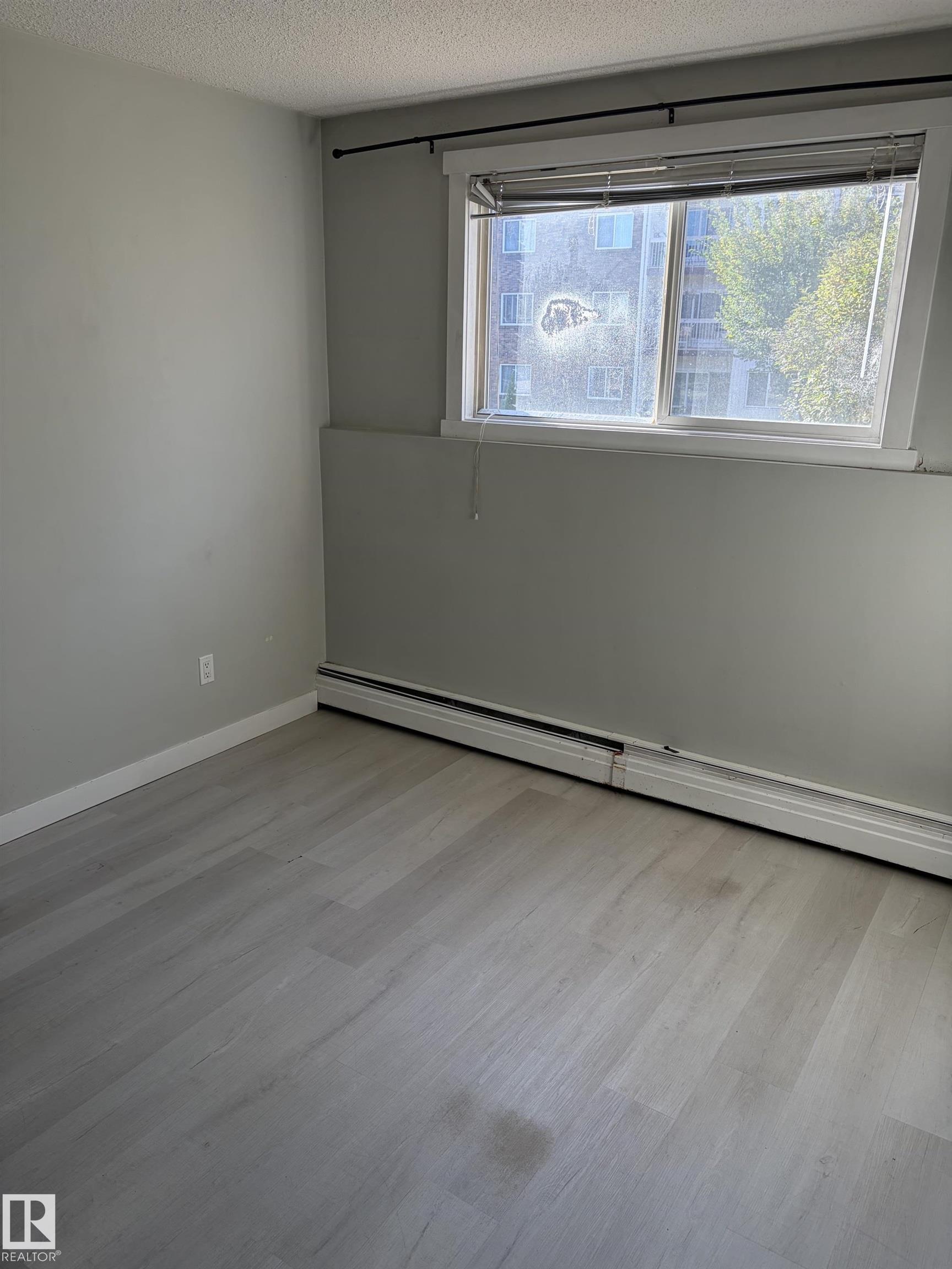https://zimg.paragon.ice.com/ParagonImages/Property/PM/RAE/225424468/7/0/0/d2ba5a36b6cd09a73c8dc06094863c78/1/69307c03f440acb13f76947b087ca3f4/225424468-2ed455b9-29e4-4d59-8ba3-3f0892c1e9af.JPG