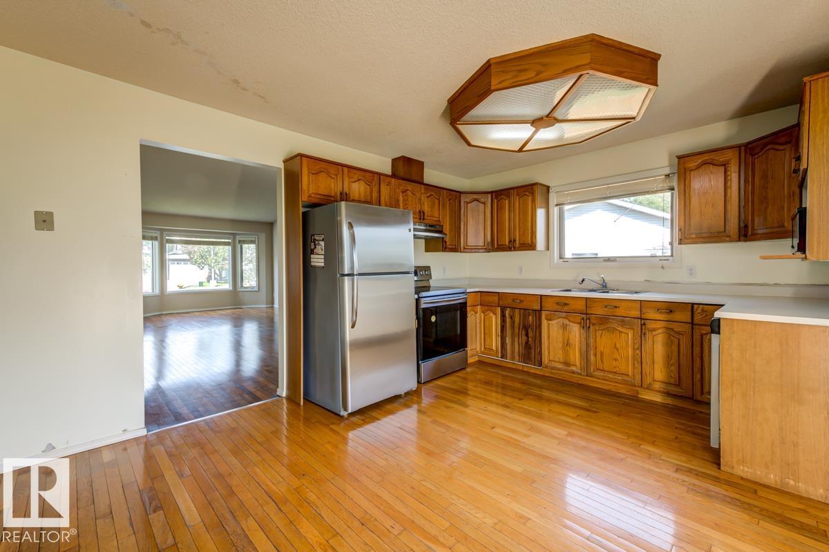 Photo 20 at 3908 28 Avenue NW, Bisset, Edmonton
