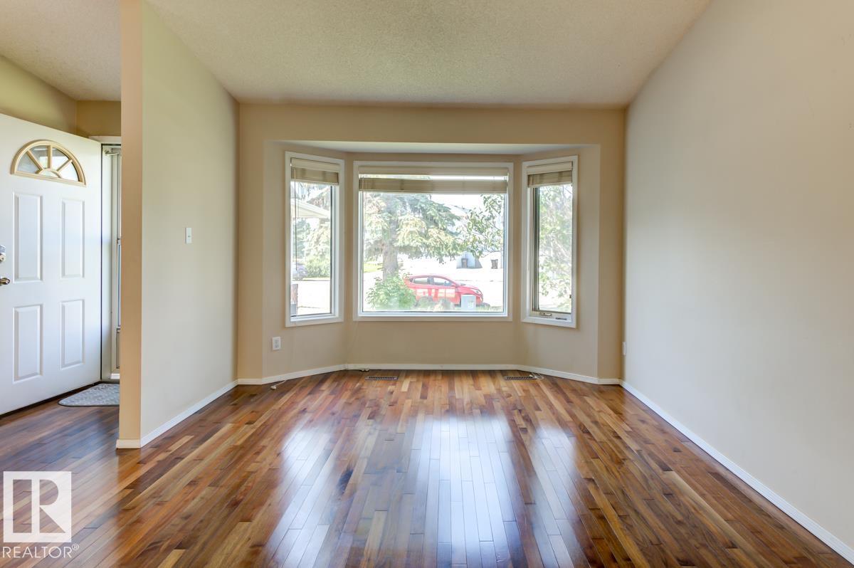 Photo 8 at 3908 28 Avenue NW, Bisset, Edmonton
