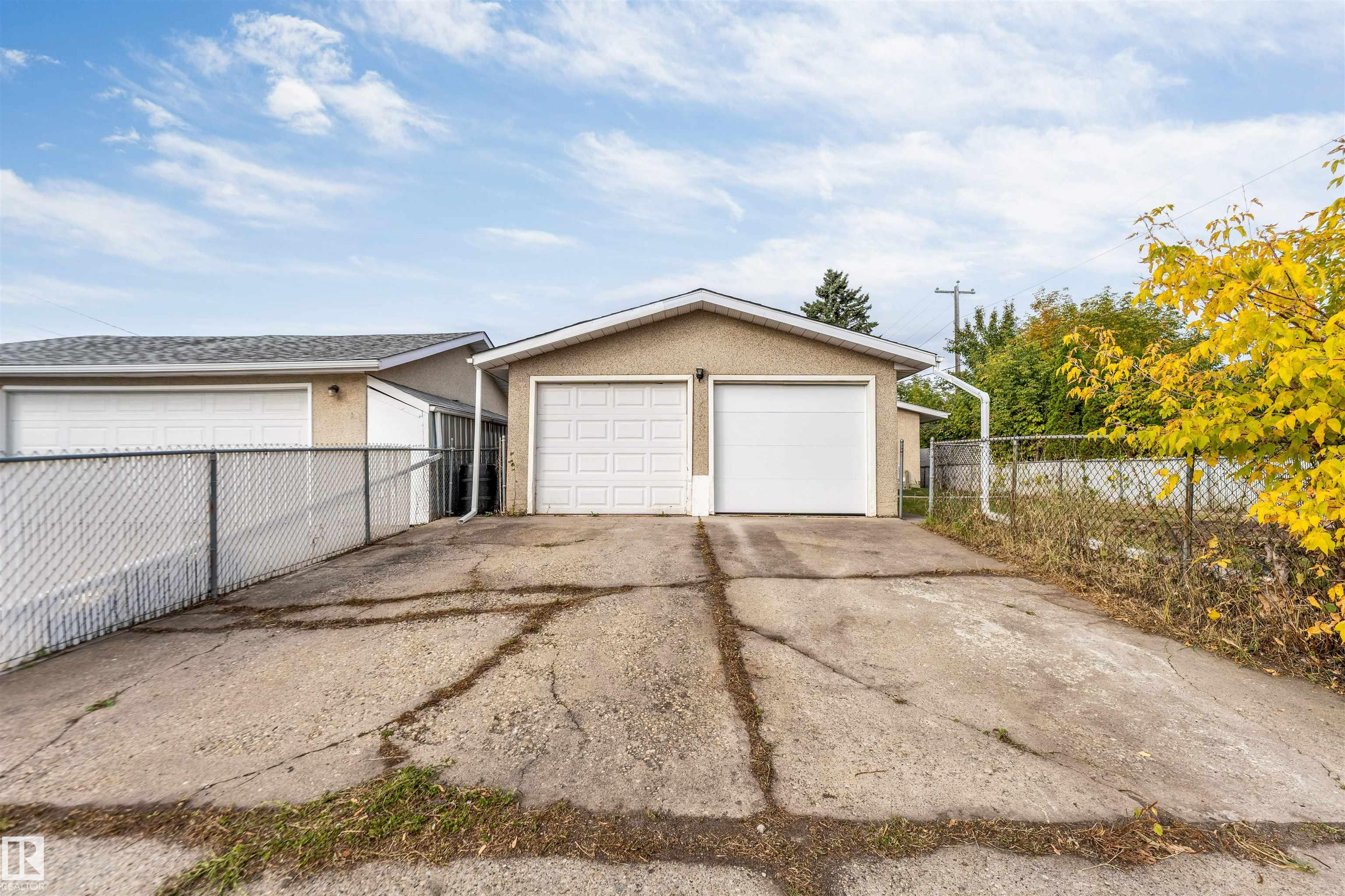 Photo 7 at 12811 135 Street NW, Athlone, Edmonton