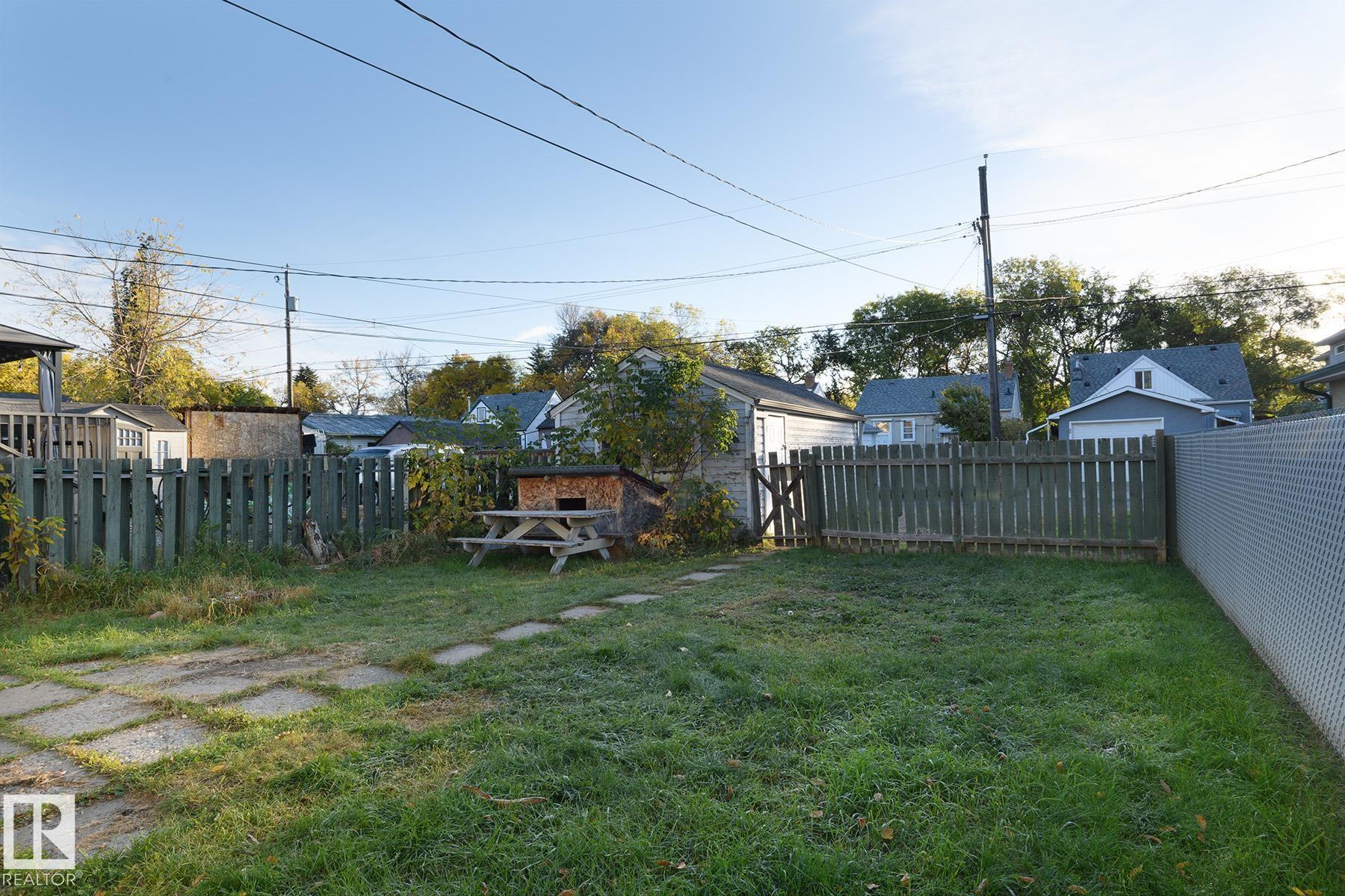 Photo 25 at 11321 89 Street NW, Parkdale, Edmonton