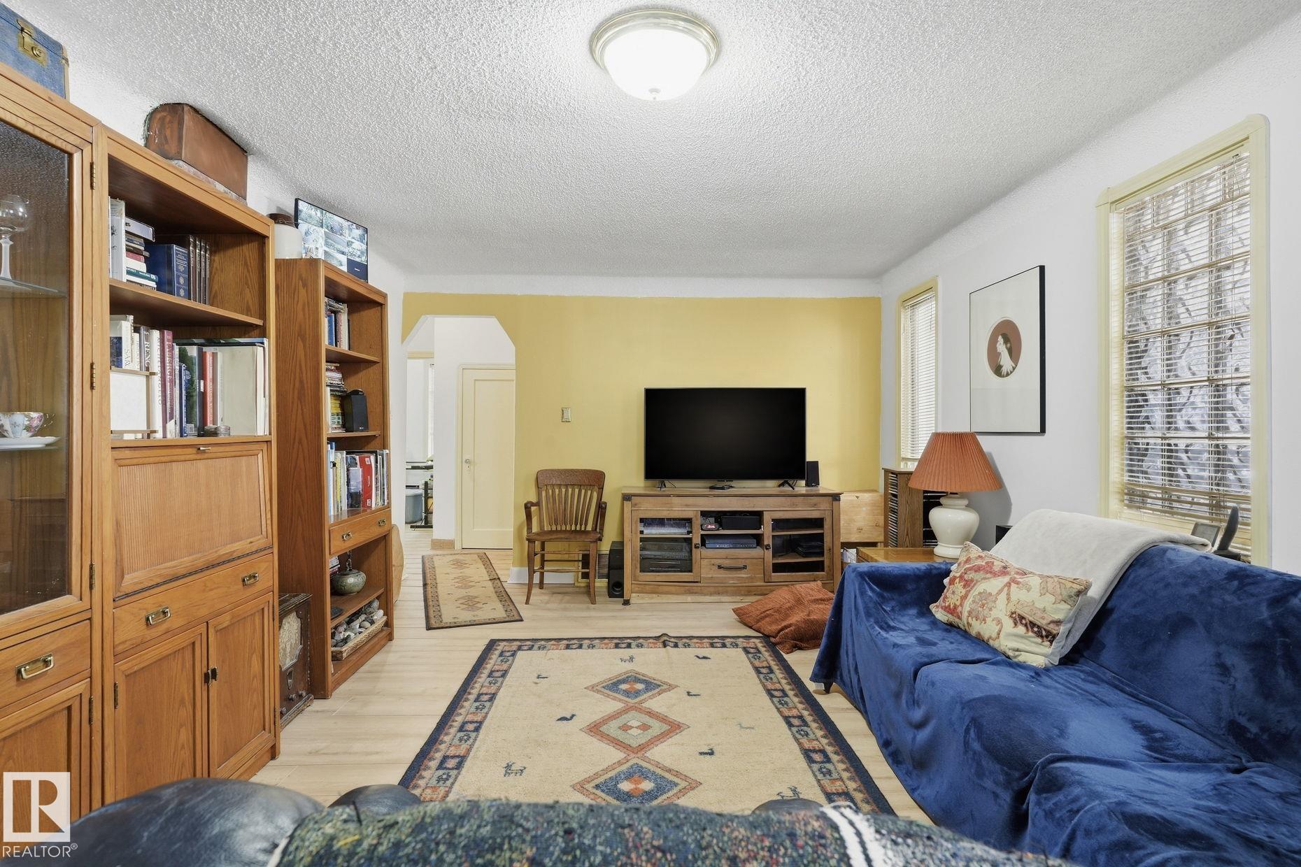 Picture for 9628 100A ST NW
