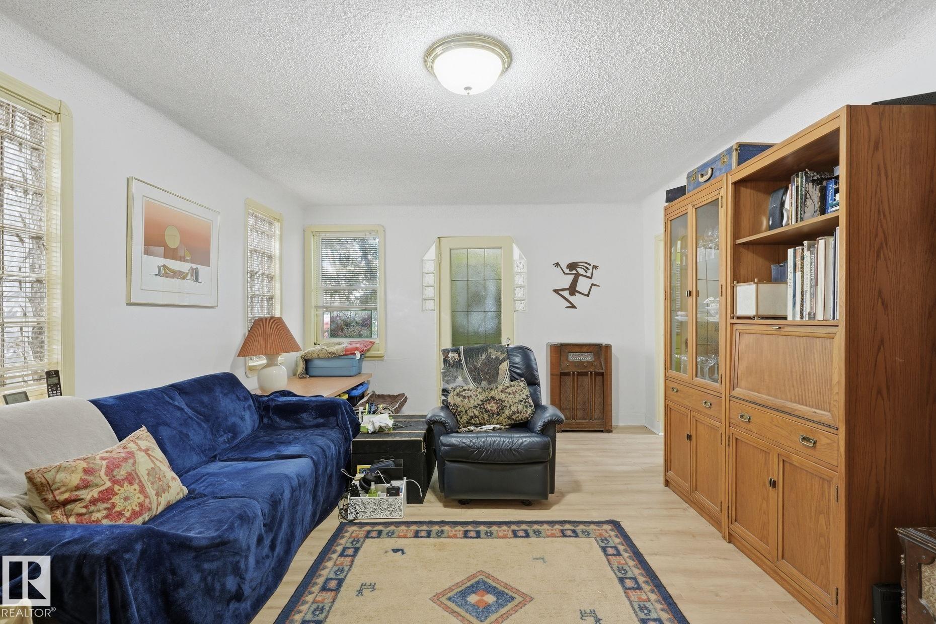 Picture for 9628 100A ST NW