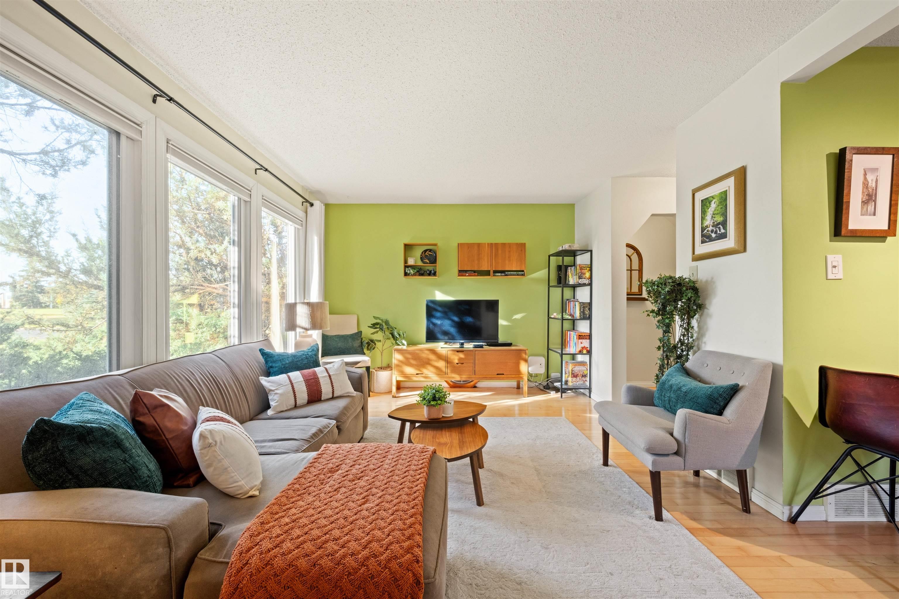 Photo 7 at 7067 32 Avenue NW, Kameyosek, Edmonton