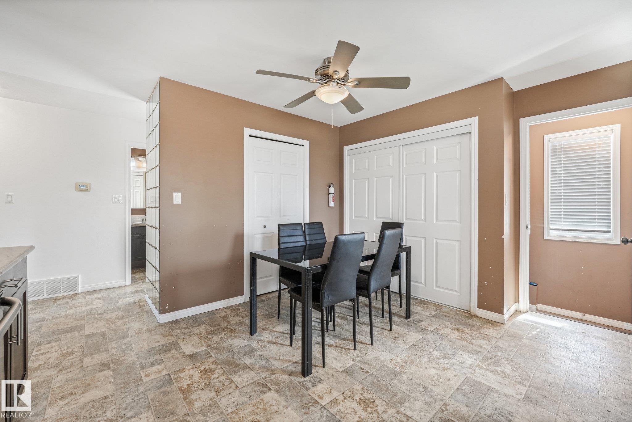 https://zimg.paragon.ice.com/ParagonImages/Property/PM/RAE/225424621/12/0/0/c8de8f18e5e319c1fc842d973ae344b1/1/5f601237266c567183cc09b4d536d624/225424621-fa00b235-9adb-4bff-ba0e-787185c2f966.JPG