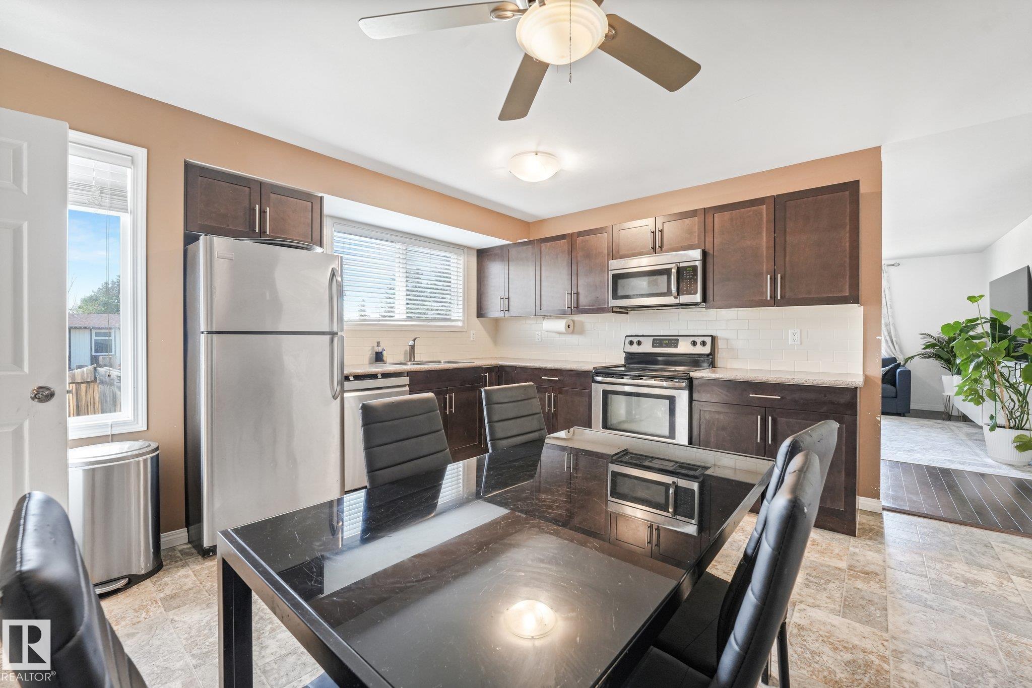 https://zimg.paragon.ice.com/ParagonImages/Property/PM/RAE/225424621/14/0/0/07e1d6ab8fedd020884d806076580487/1/5f601237266c567183cc09b4d536d624/225424621-4f30b721-fa82-4de9-9620-2b6be17306f3.JPG