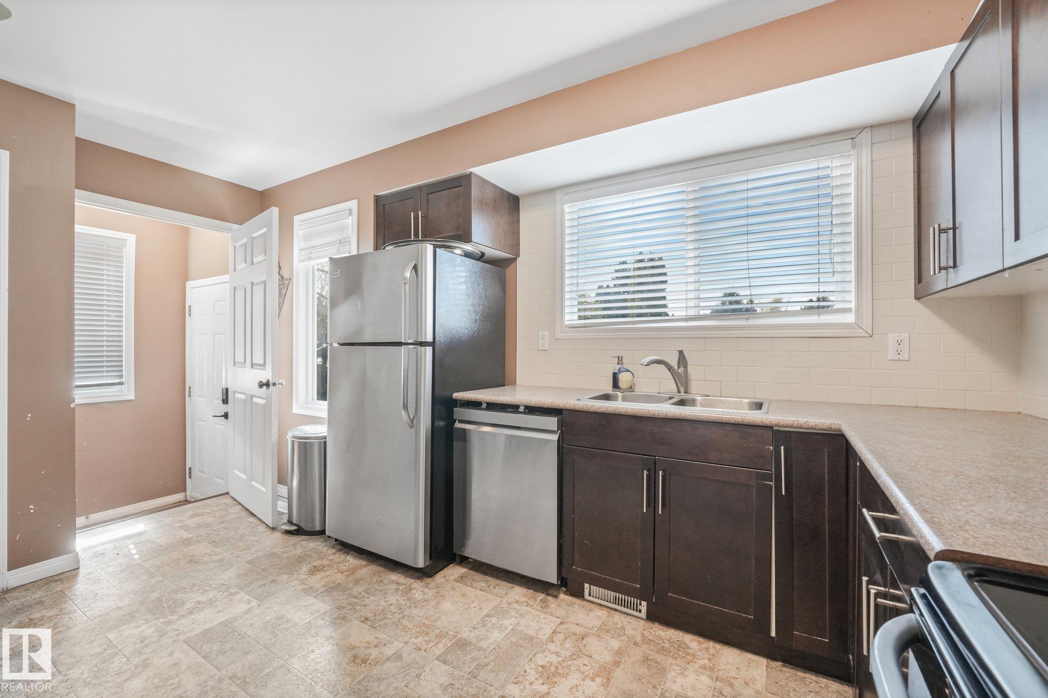 https://zimg.paragon.ice.com/ParagonImages/Property/PM/RAE/225424621/17/0/0/ece9ce88be2dc0acdb1c8f93ddfd5034/1/5f601237266c567183cc09b4d536d624/225424621-09c3c150-f0a1-4a47-baa8-ab94ab290df7.JPG